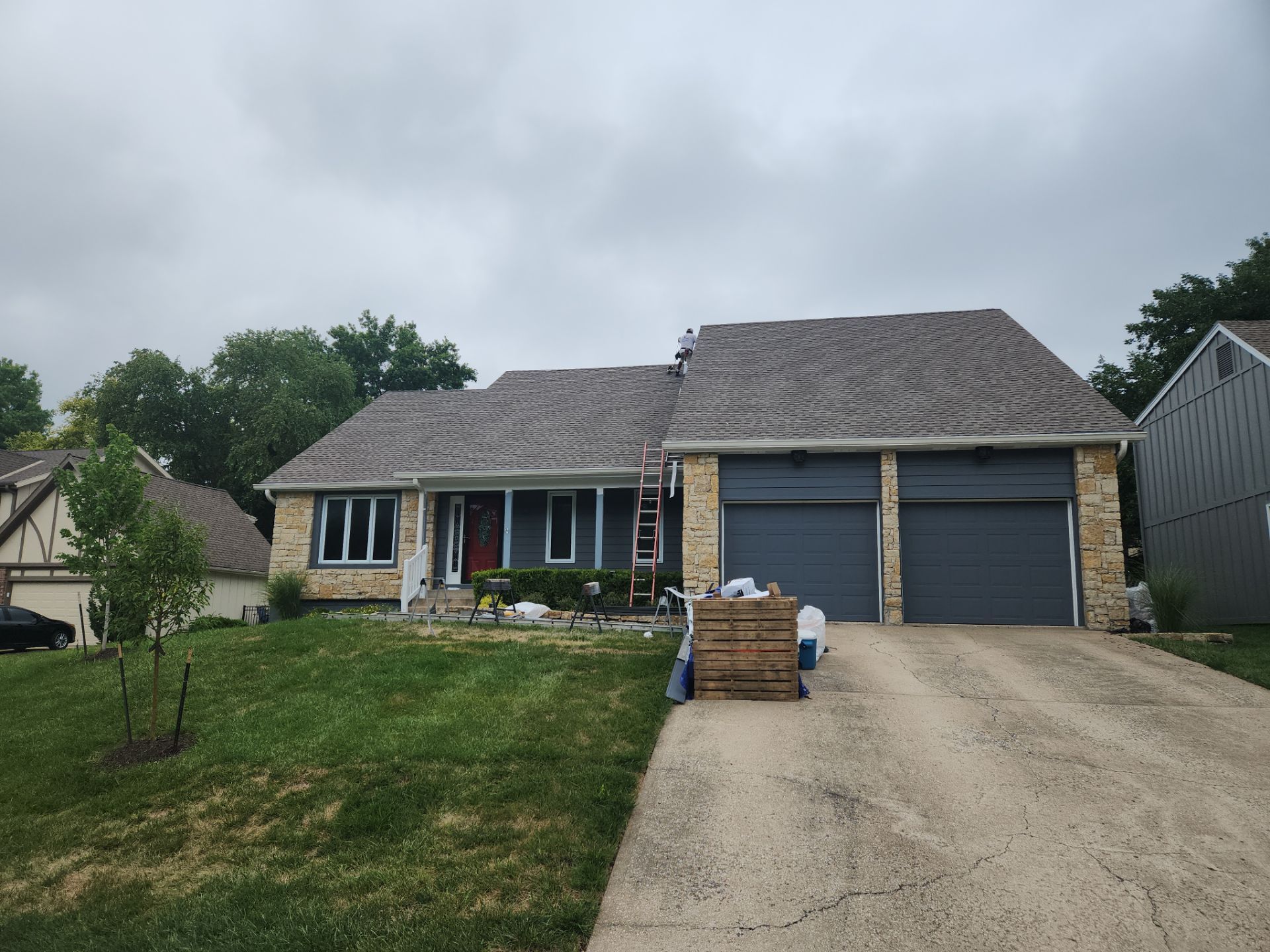 James Hardie siding in Overland park  by EEC  Windows, Siding & Roofing 