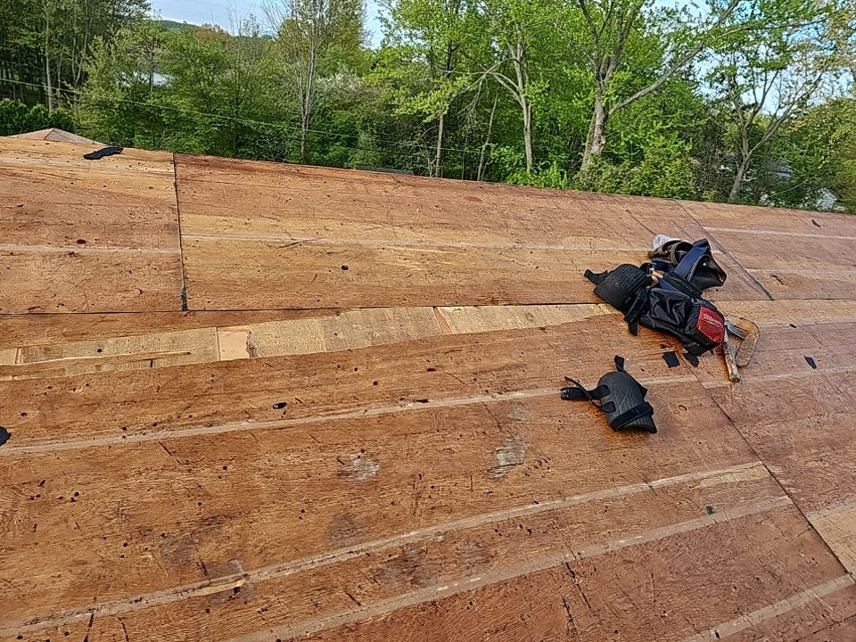 ATLAS PINNACLE COLOR: SUMMER STORM DRIP EDGE: WHITE by Eagle Eye Roofing