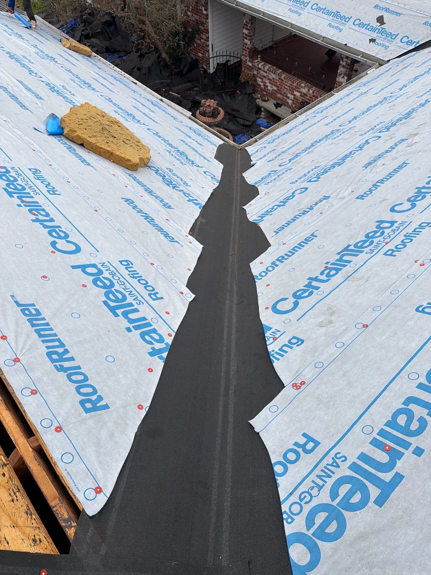 Residential Roofing Installation using Certainteed Landmark Driftwood by Top Team Roofing & Construction