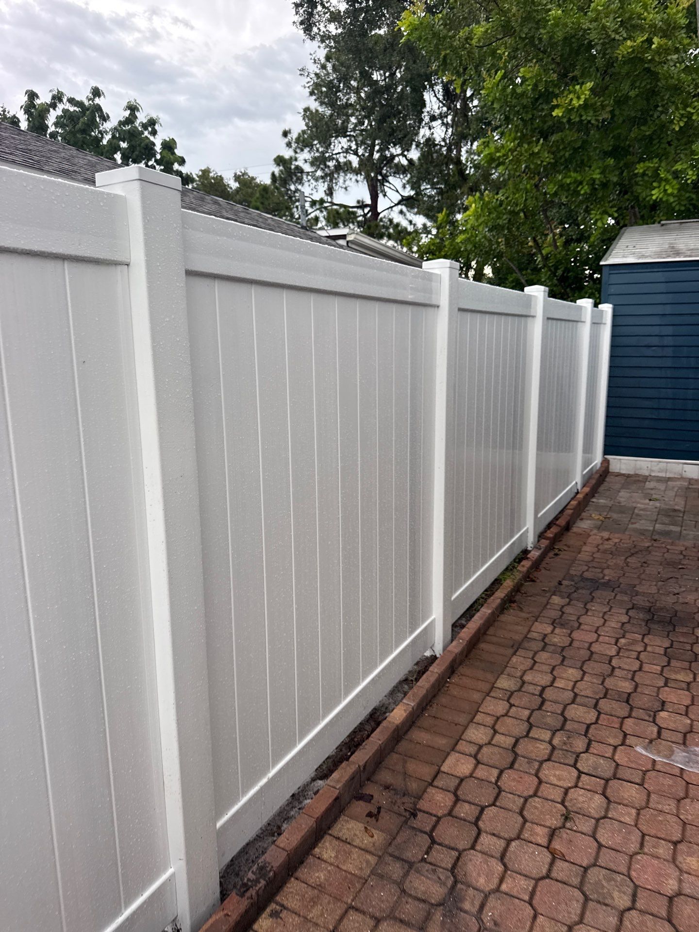 White Vinyl Privacy Fence and Backyard Enclosure in Sarasota by True Fence LLC