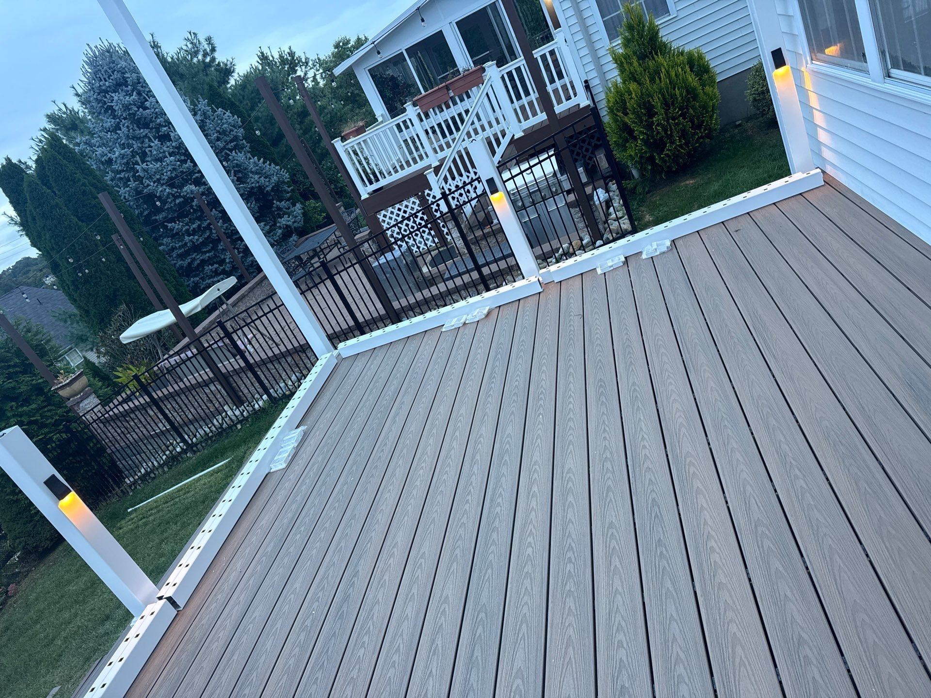 New Deck using Deckorators Venture - Color Sandbar by deck guardian