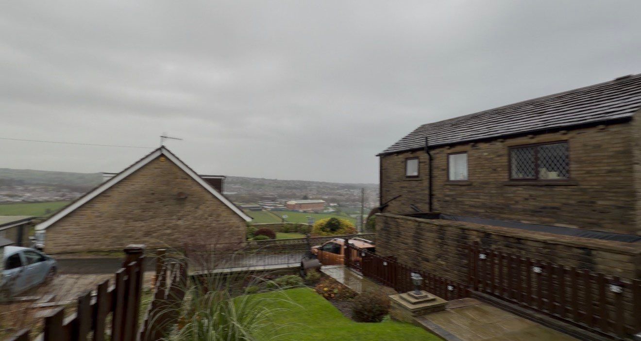 ❄️🏡 100-year-old solid-stone cottage in West Yorkshire by Elite Services Group Ltd