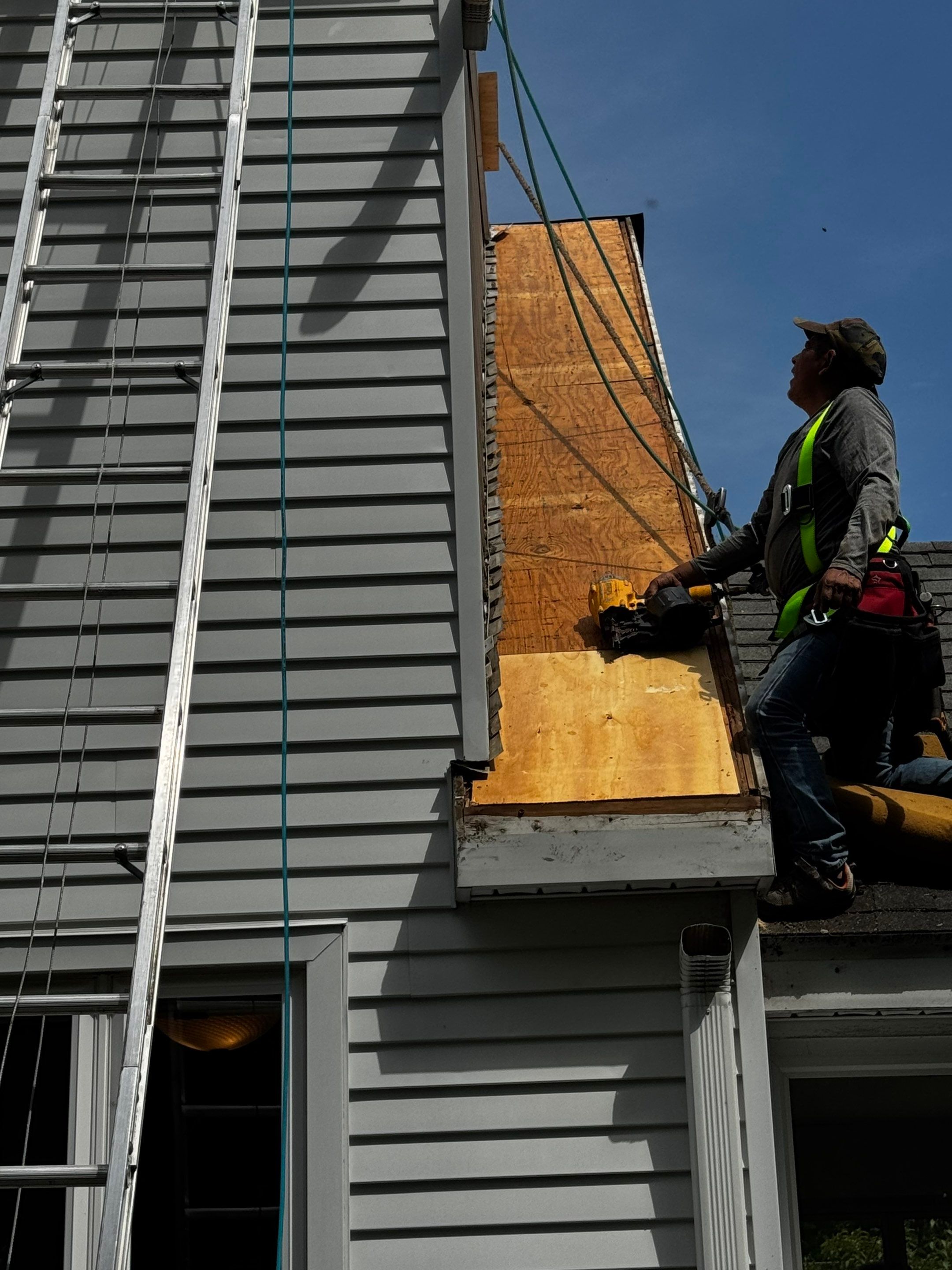 Manchester, CT new roof by DiGiorgi Roofing & Siding INC! by DiGiorgi Roofing and Siding Inc