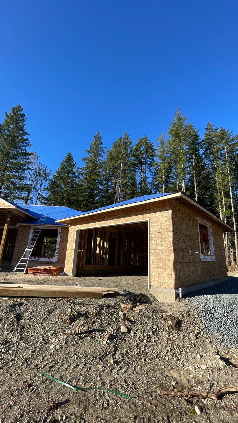 Residential Roofing Installation using OC Oakridge shingles by Top Notch Roofing Inc