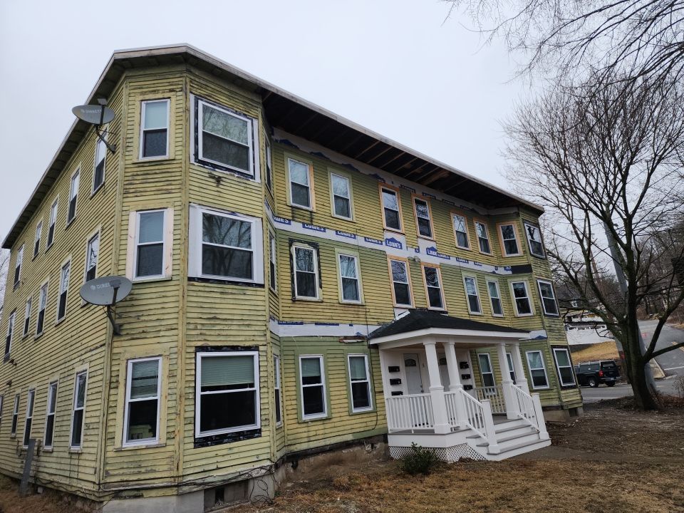 Vinyl siding in Putnam, CT by UBrothers Construction