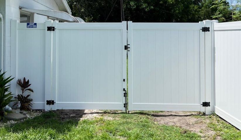 Sarasota, FL 6ft. Tall White Vinyl Privacy Fence  by Asap fence and gates, LLC