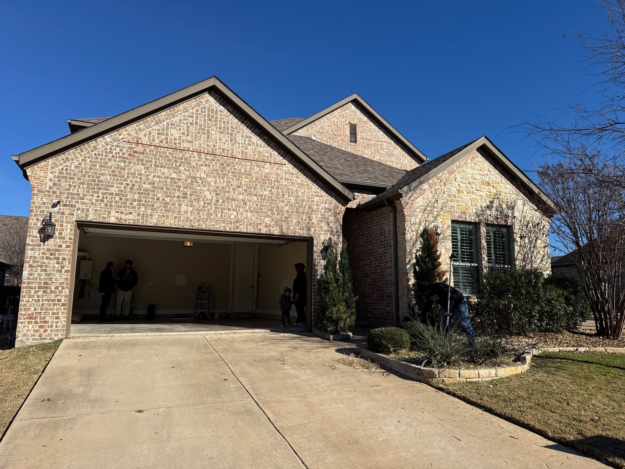 Total Home Refinement: High-Gloss Garage & Custom Interior Storage