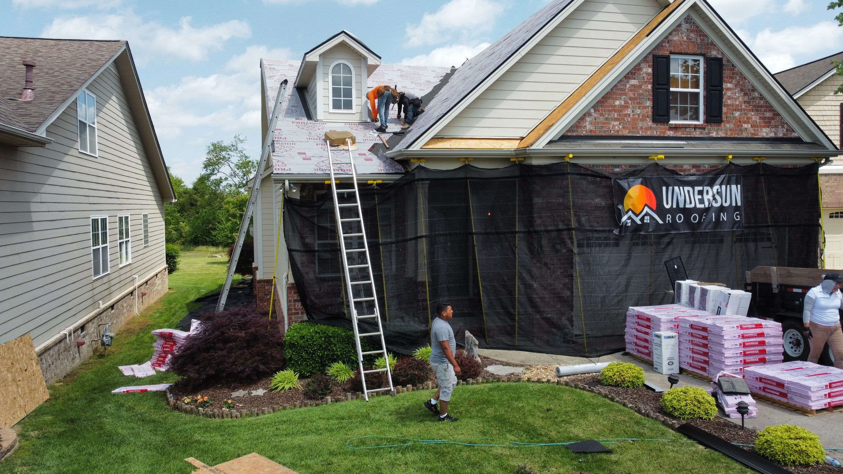 Residential Roofing Installation using Owens Corning Oakridge Roofing System by Undersun Roofing 