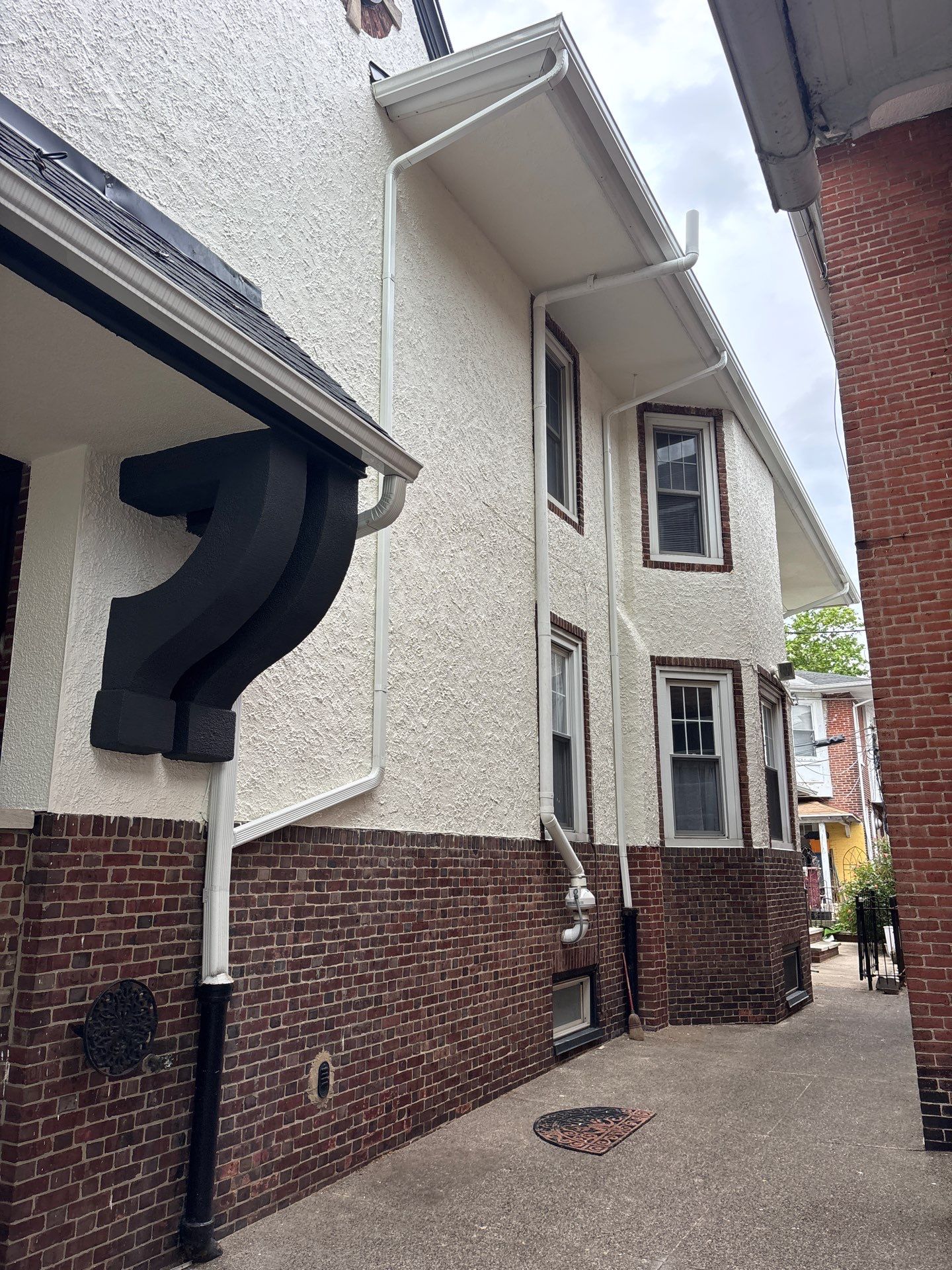 Warm Stucco, Bold Contrast, and a Full Exterior Refresh in South Philly ✨ by Groovy Hues