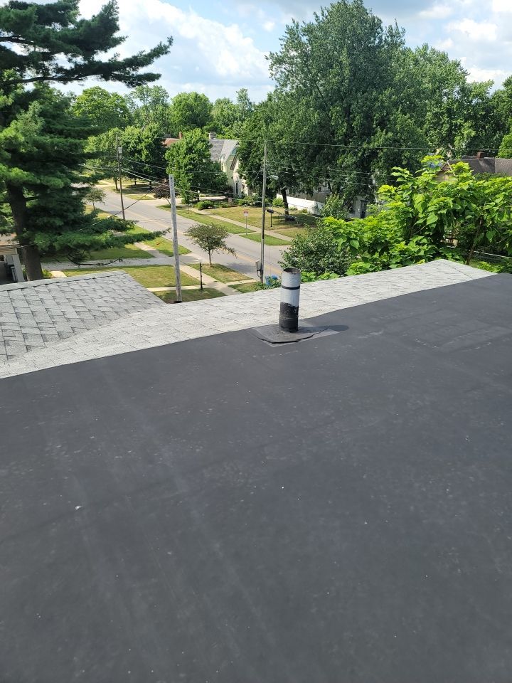 ATLAS PINNACLE COLOR: MAJESTIC SHAKE DRIP EDGE: WHITE by Eagle Eye Roofing