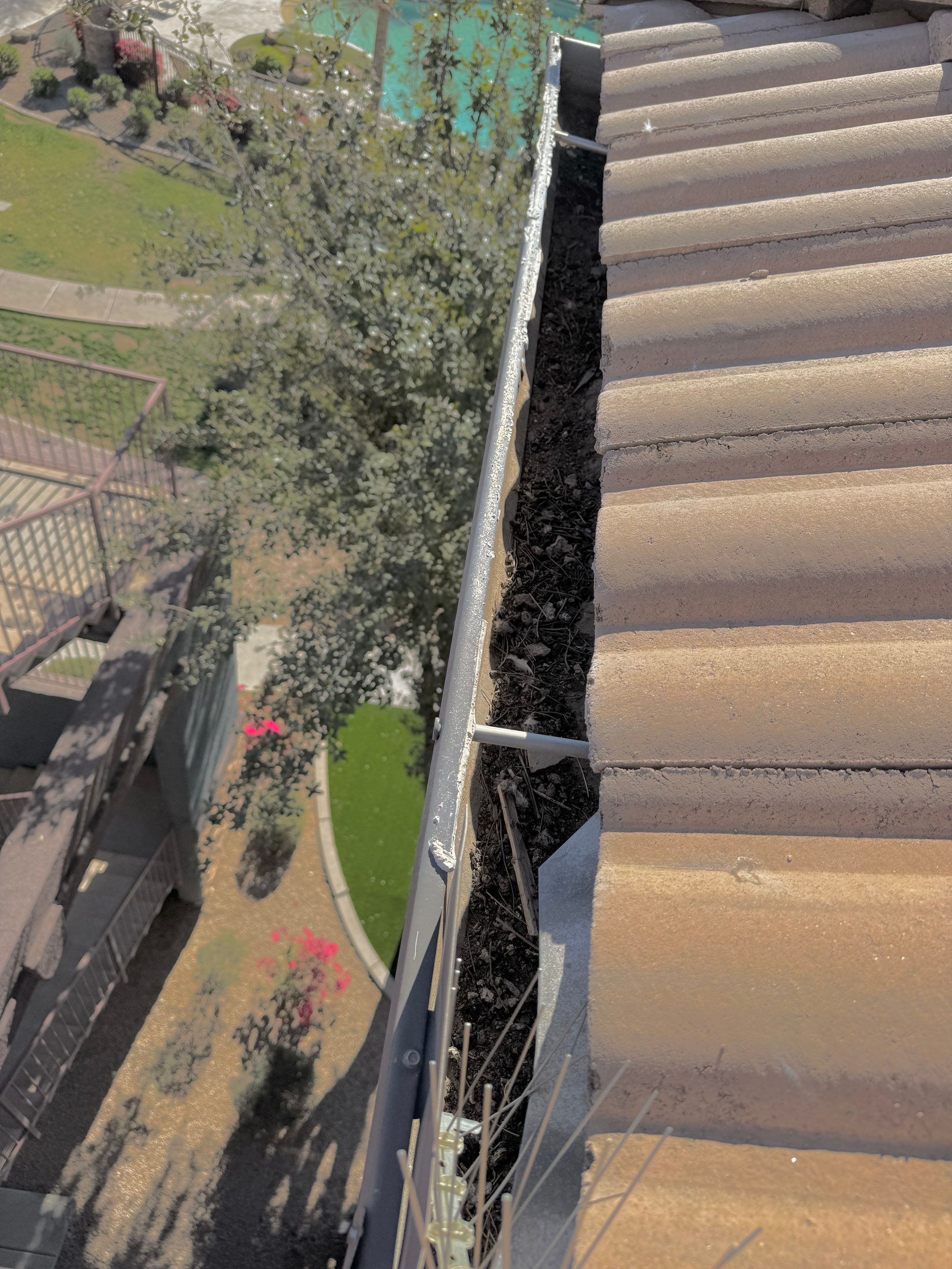 Commercial gutter cleaning Surprise & Goodyear, AZ before photo with filled gutters