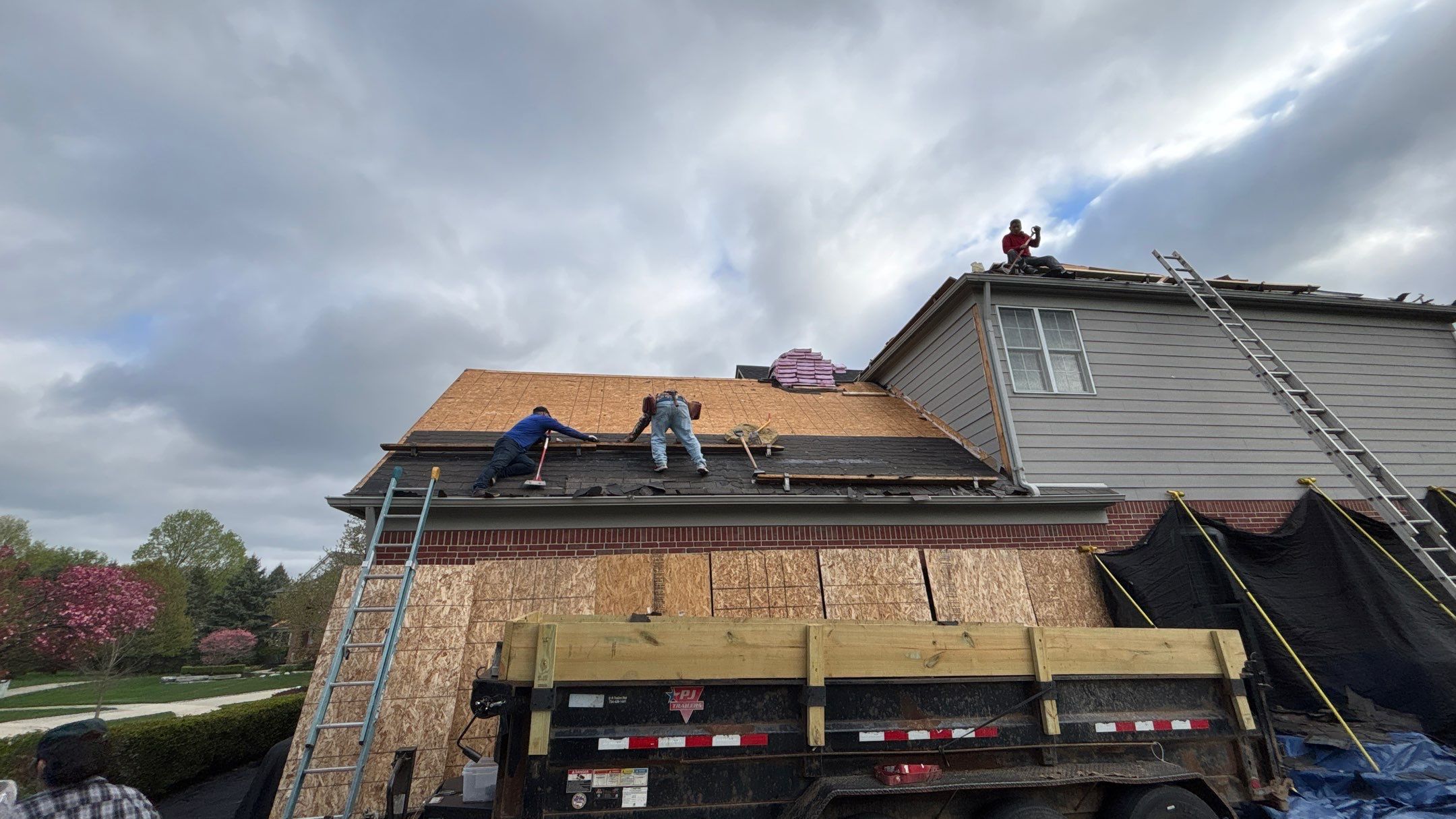 Roof Replacement using Owens Corning Onyx Black by 180 Contractors