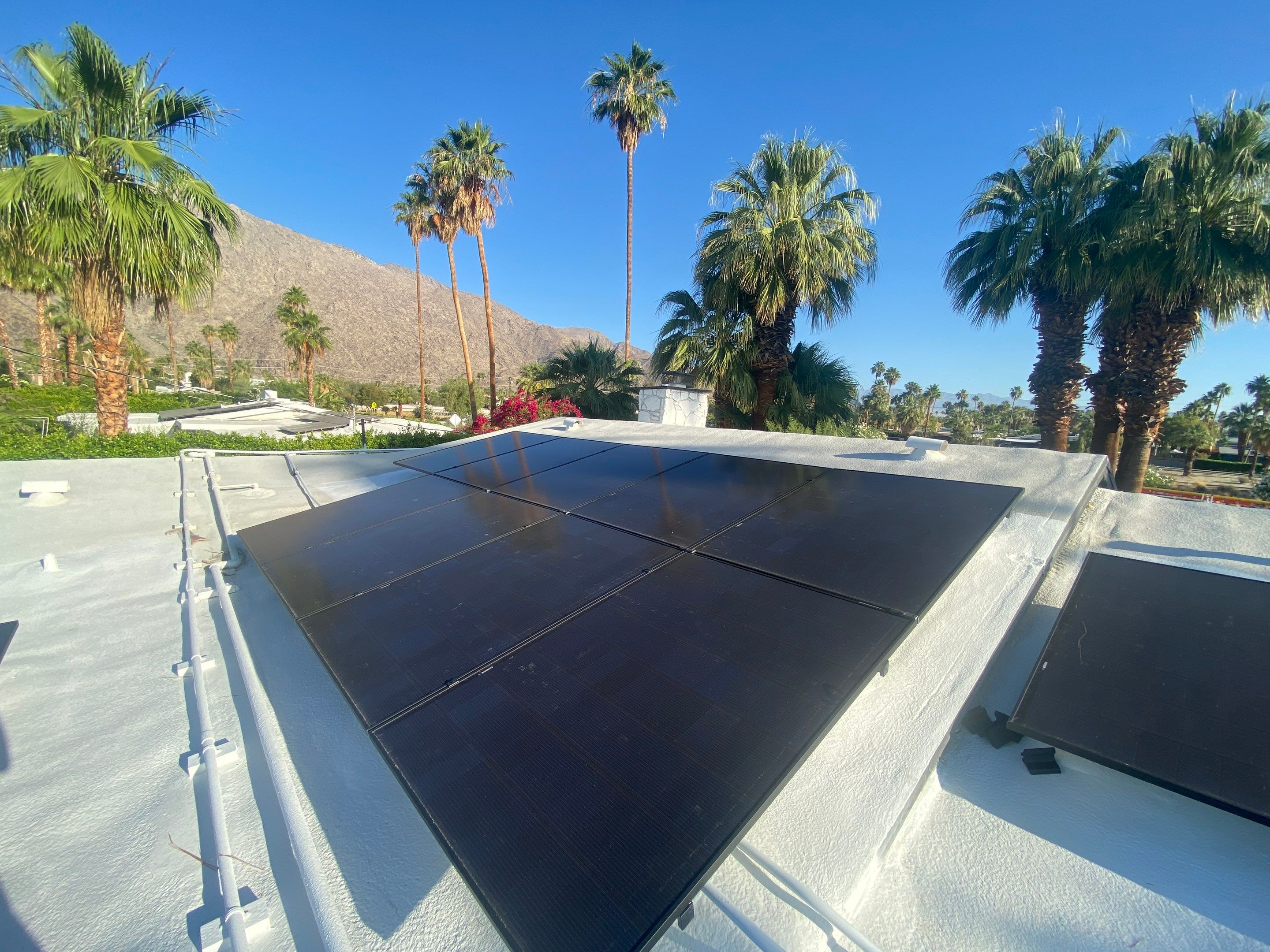Palm Springs: Mid-Century Home by Goat Solar Inc. 