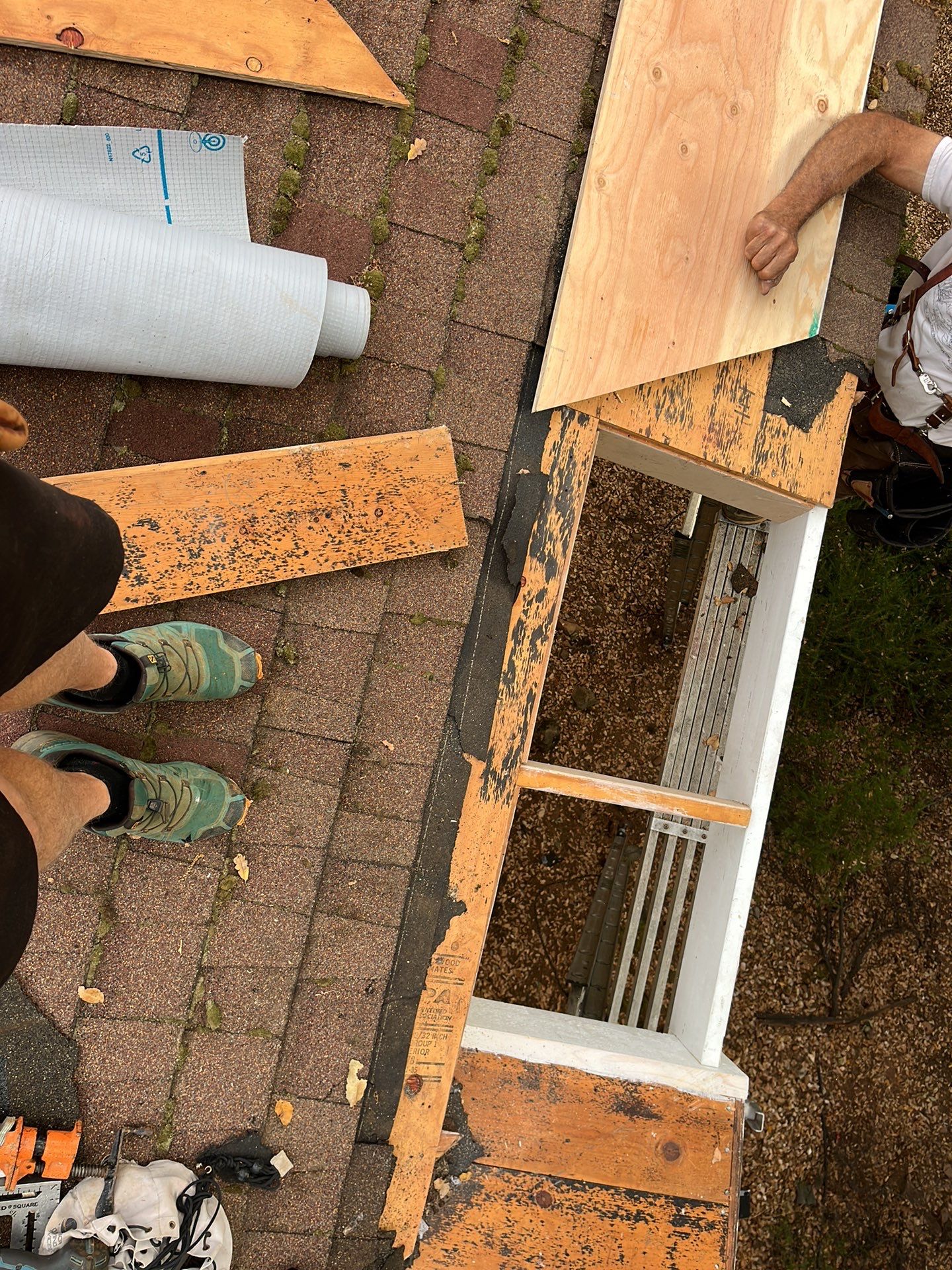 New Roof and gutters by Byers Enterprises 