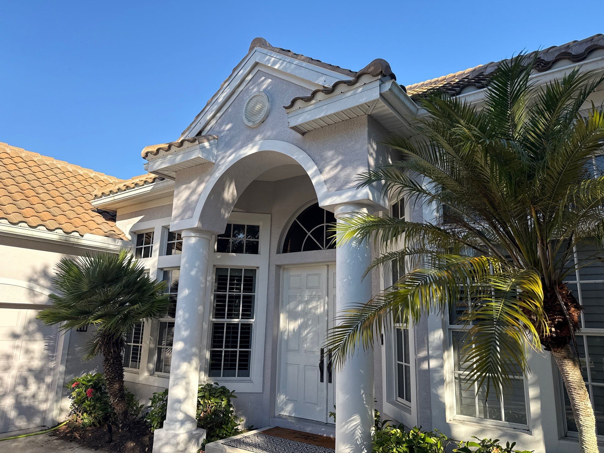 House Wash, Pool Deck & Screen Enclosure Cleaning | University Park, Sarasota FL by Sunshine AquaWash