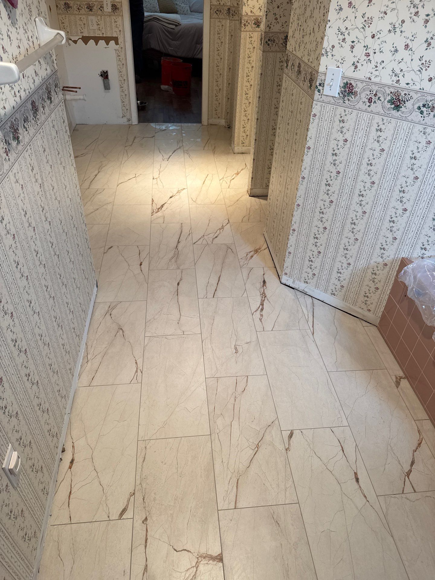 Bedroom & bathroom remodel  by Vrmmm Flooring