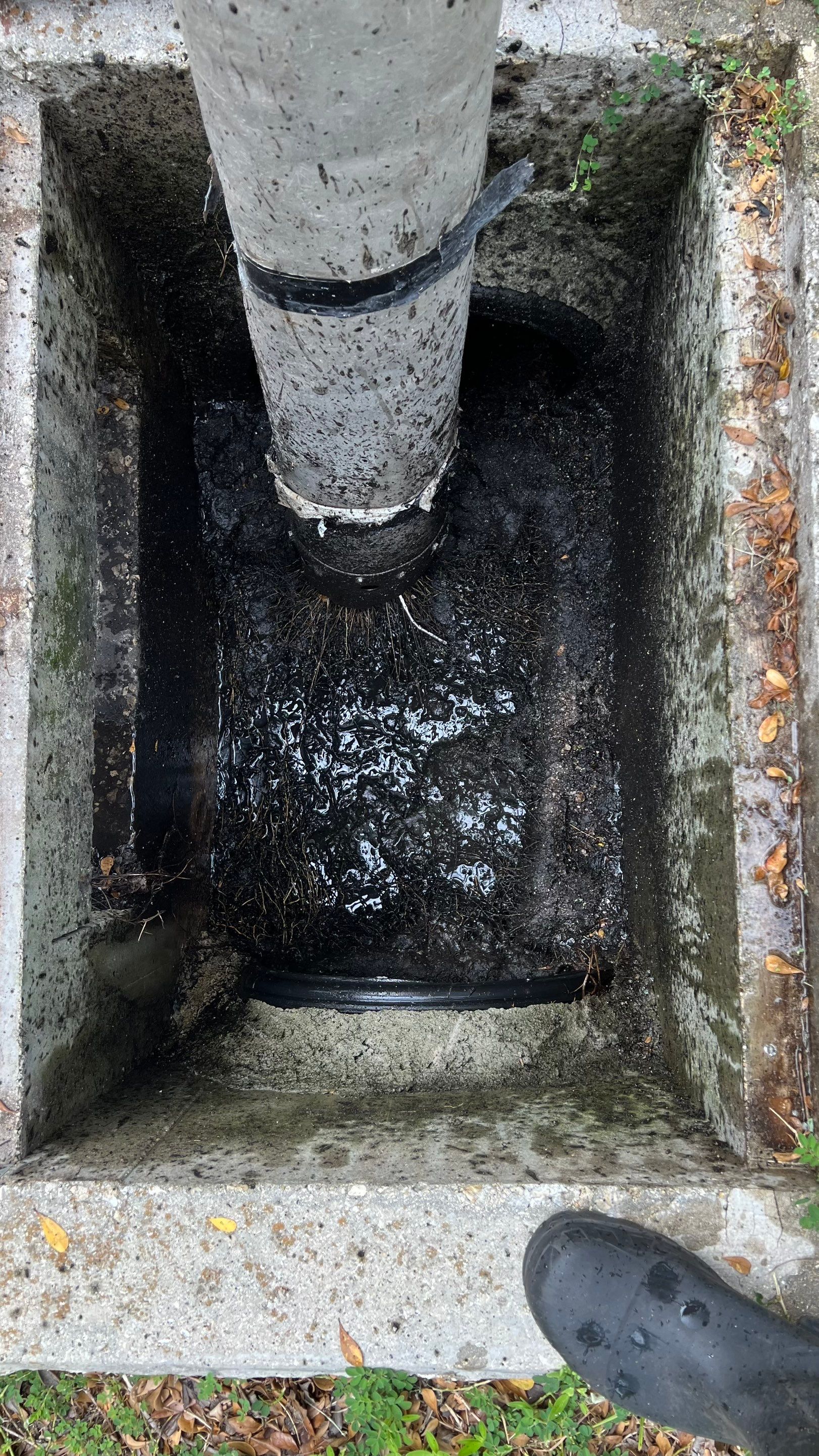 Naples Community Entry Road Stormwater System Cleaning by APS Power & Water