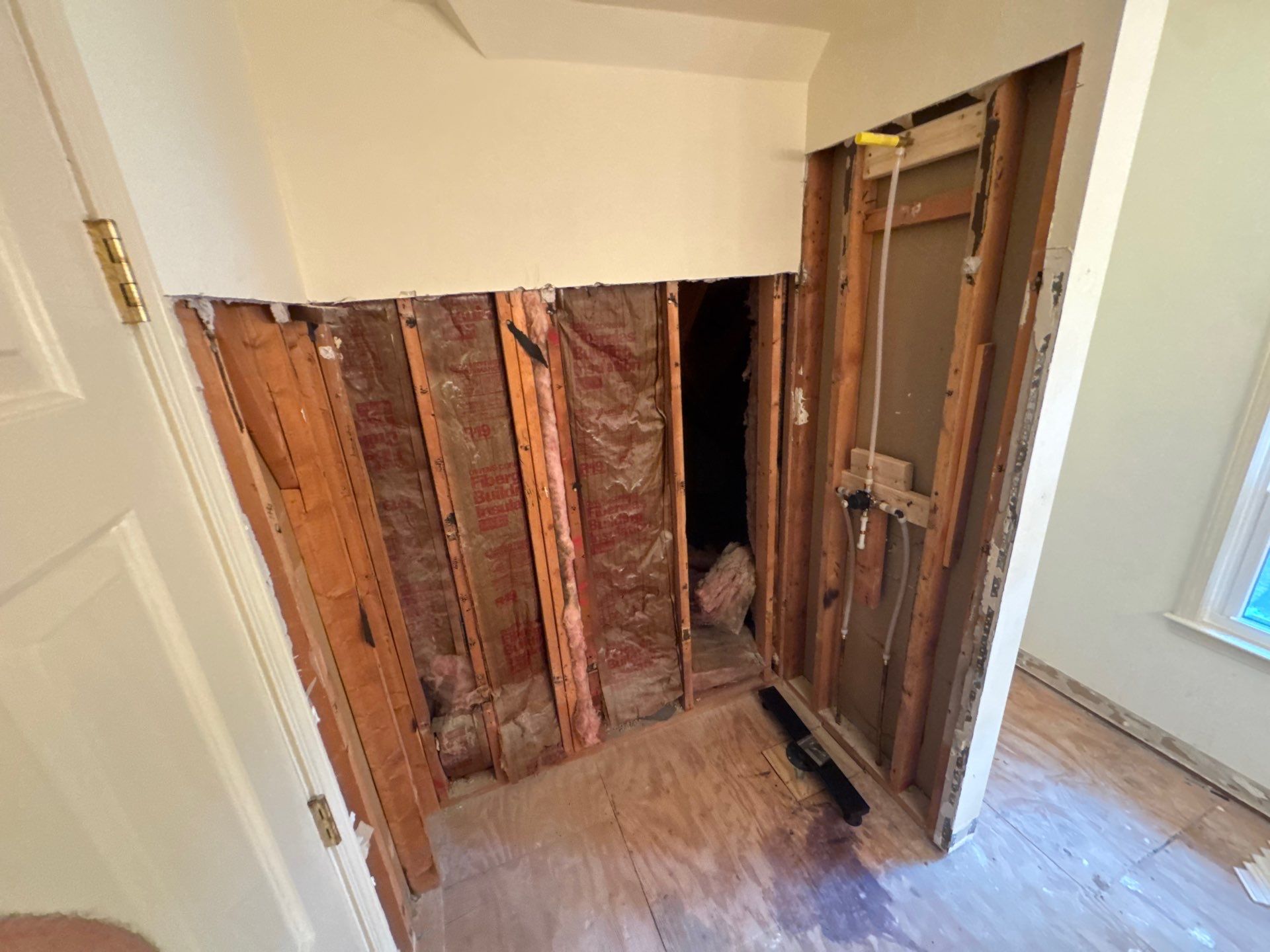 Guest bathroom renovation by Prudencio