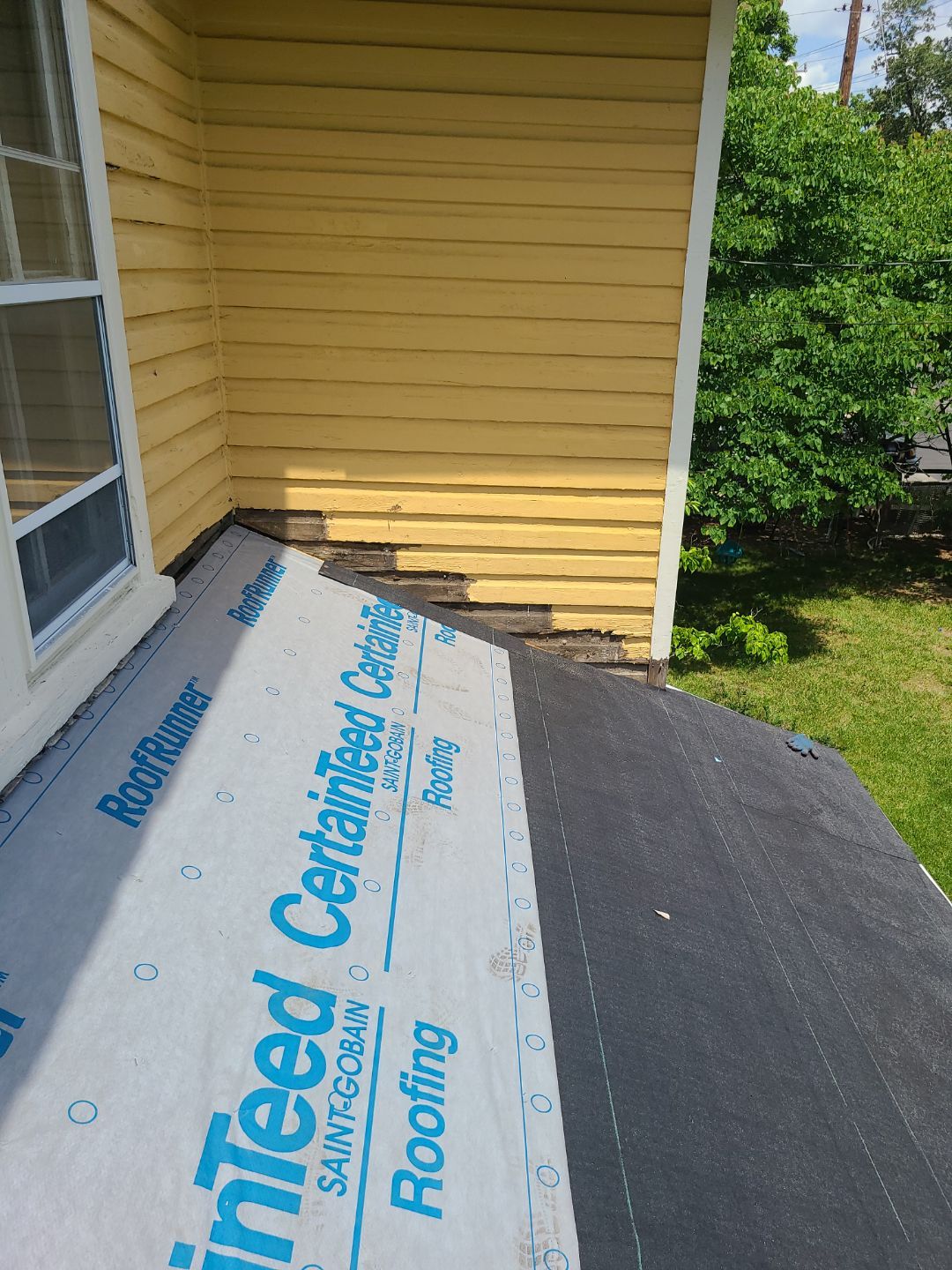 Arlington: CertainTeed Landmark Designer Shingles in Moire Black by RM Banning, Inc.