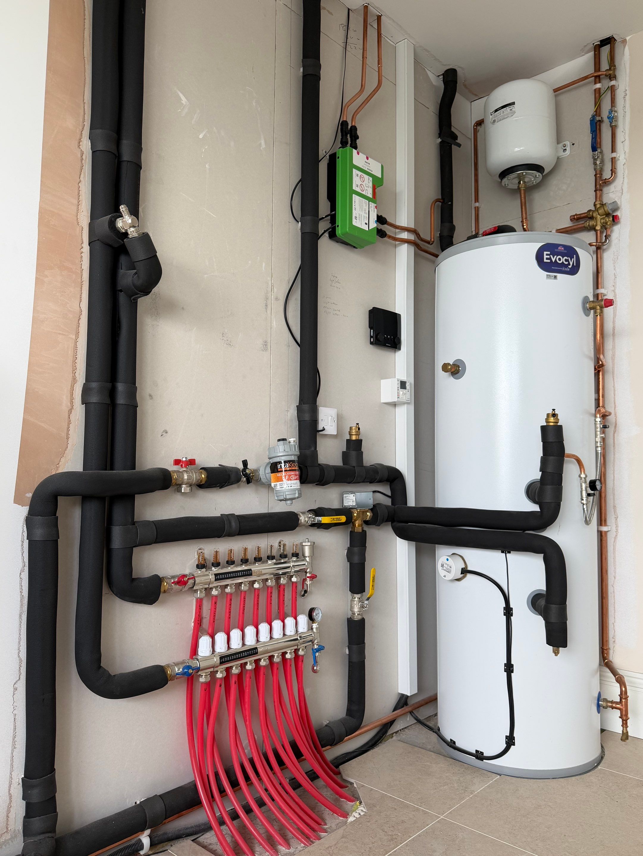 ♻️ Another quality renewable heating upgrade completed by the Elite team in New Ellerby. by Elite Services Group Ltd