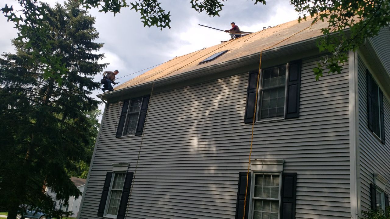 Brand: Atlas Pinnacle Color: Pristine Socthgard Pewter Drip: Black by Eagle Eye Roofing
