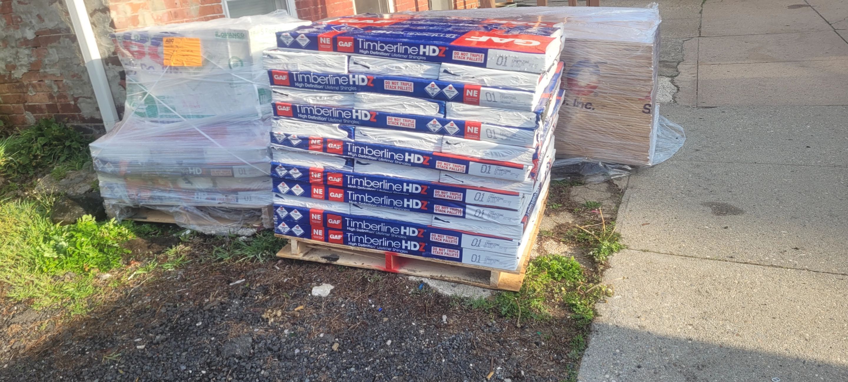 DiGiorgi in Derby;  A beautiful newly shingled roof! by DiGiorgi Roofing and Siding Inc