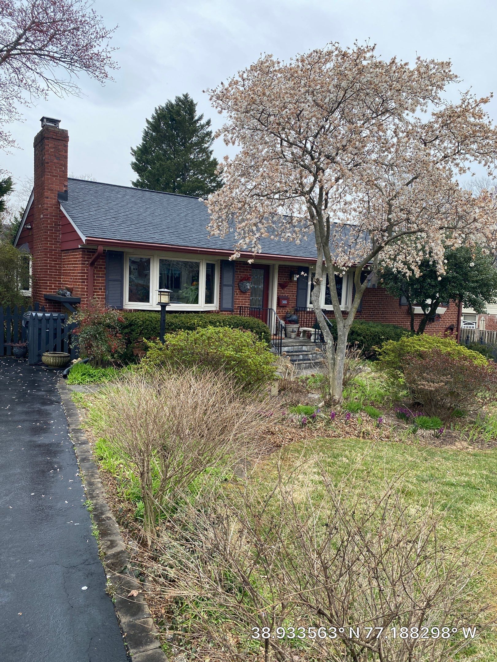 McLean: CertainTeed Landmark Designer Shingles in Charcoal Black by RM Banning, Inc.