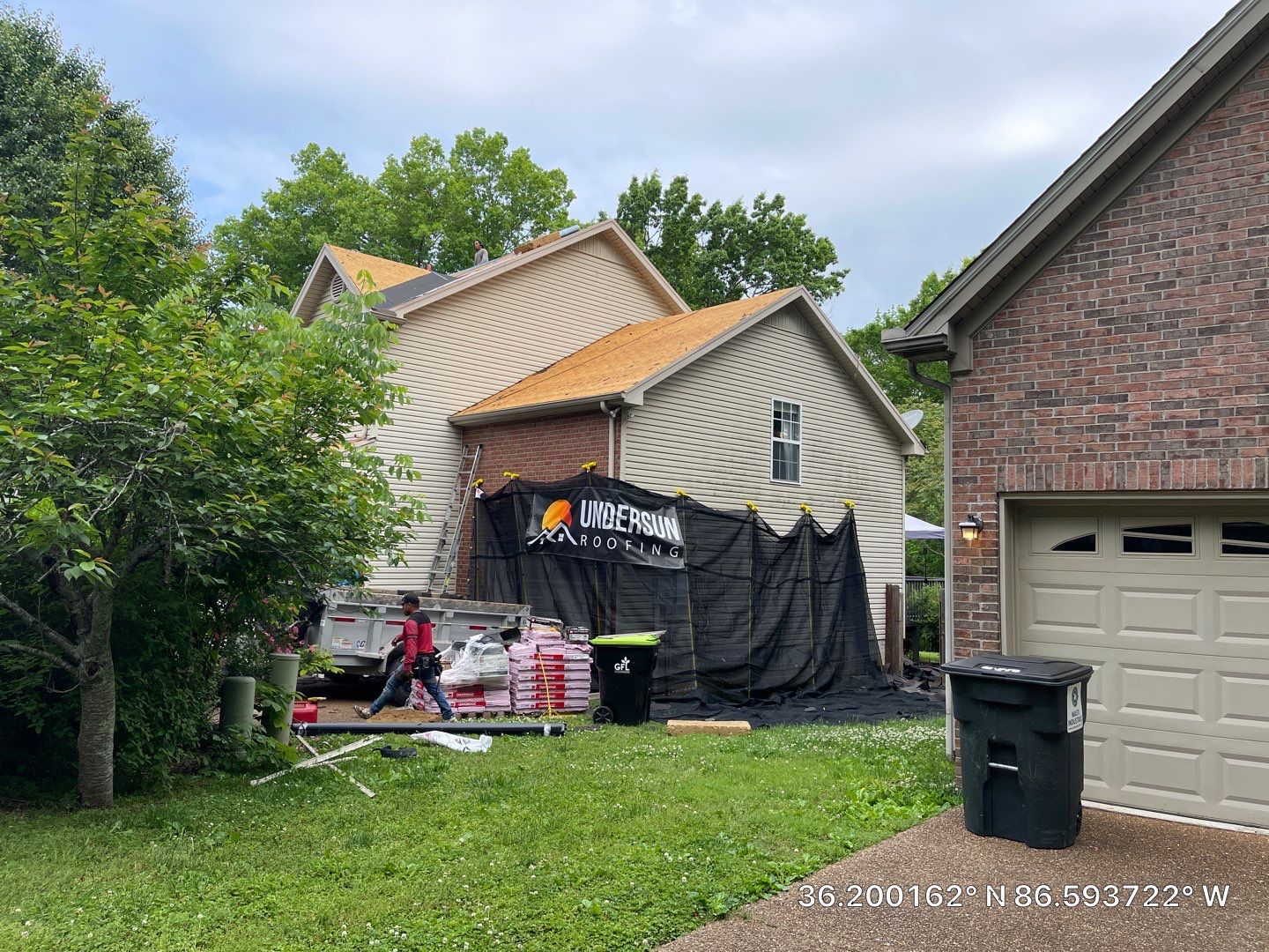 Residential Roofing Installation using Owens Corning Oakridge Roofing System by Undersun Roofing 
