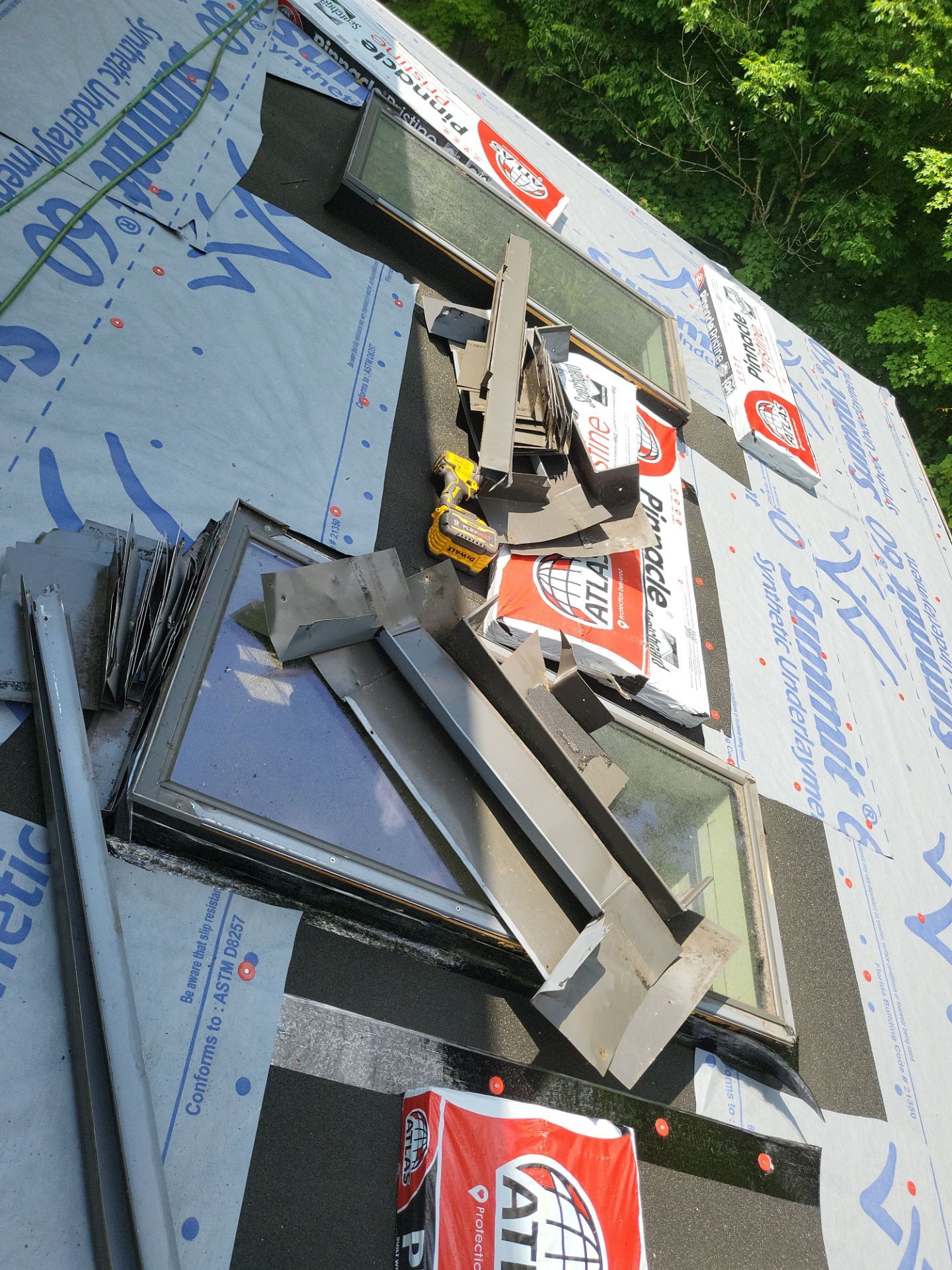 Atlas Pinnacle, Color, Black Shadow, Drip Edge, Color, White by Eagle Eye Roofing