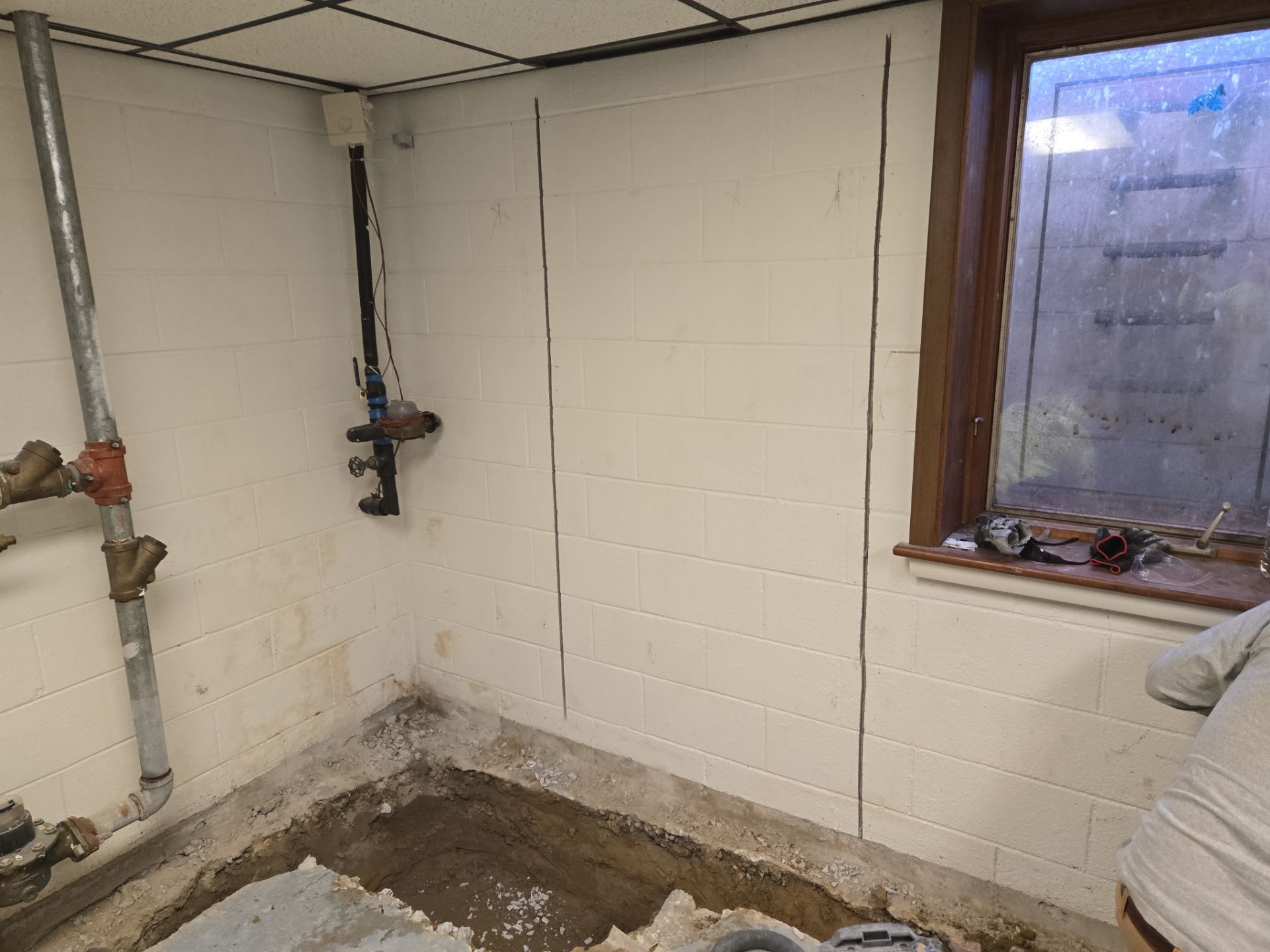 Interior Basement Waterproofing System with Embedded Fiber Reinforcement by Toledo Basement Repair 