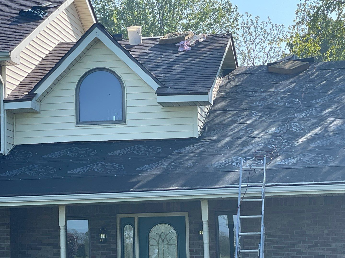 Residential Roofing Installation using Ownes Corning Brownwood Duration by Storm Contracting