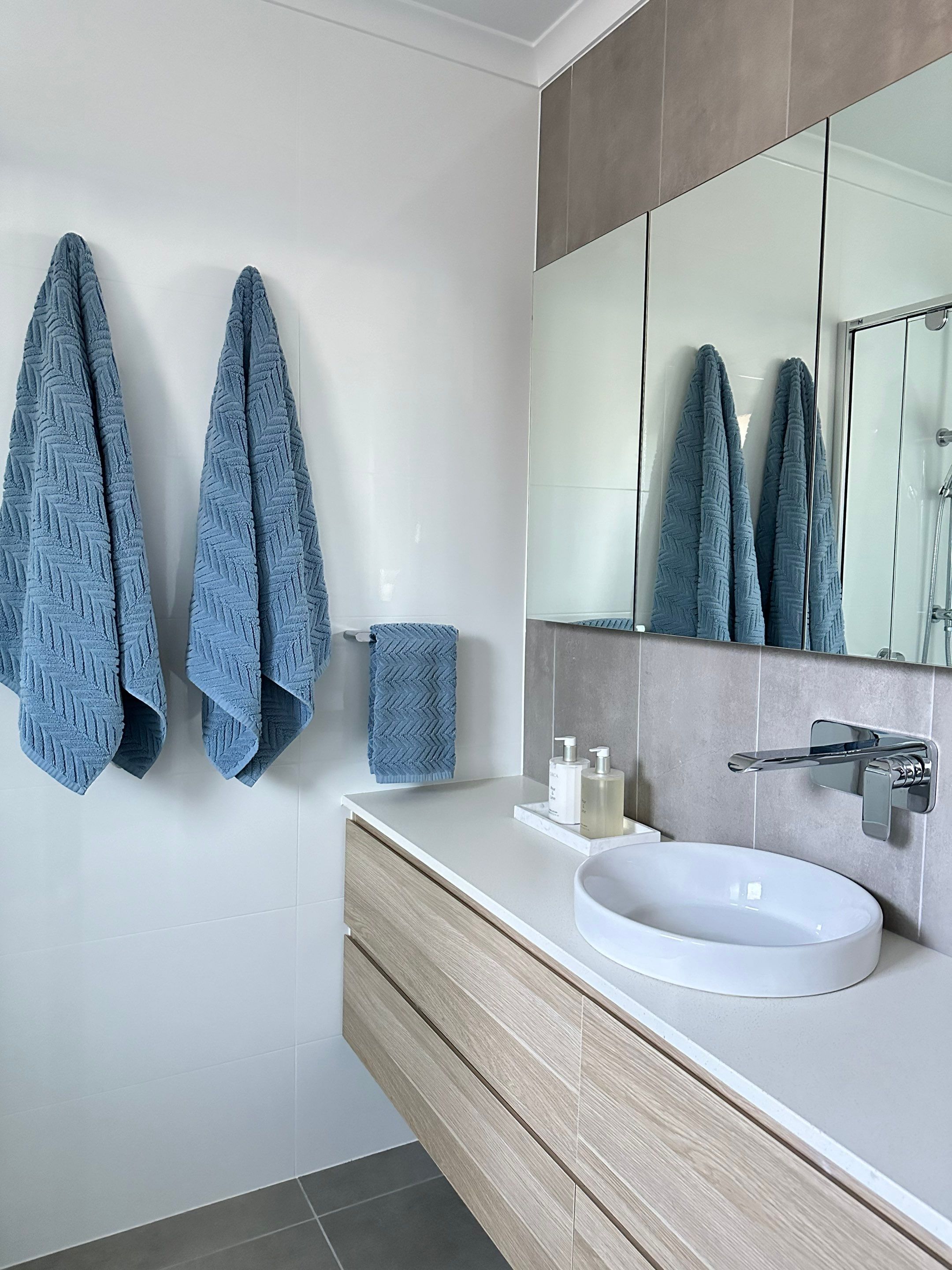 Main Bathroom, Ensuite, Toilet, Powder Room, and Laundry Renovation by Re-seal Bathrooms