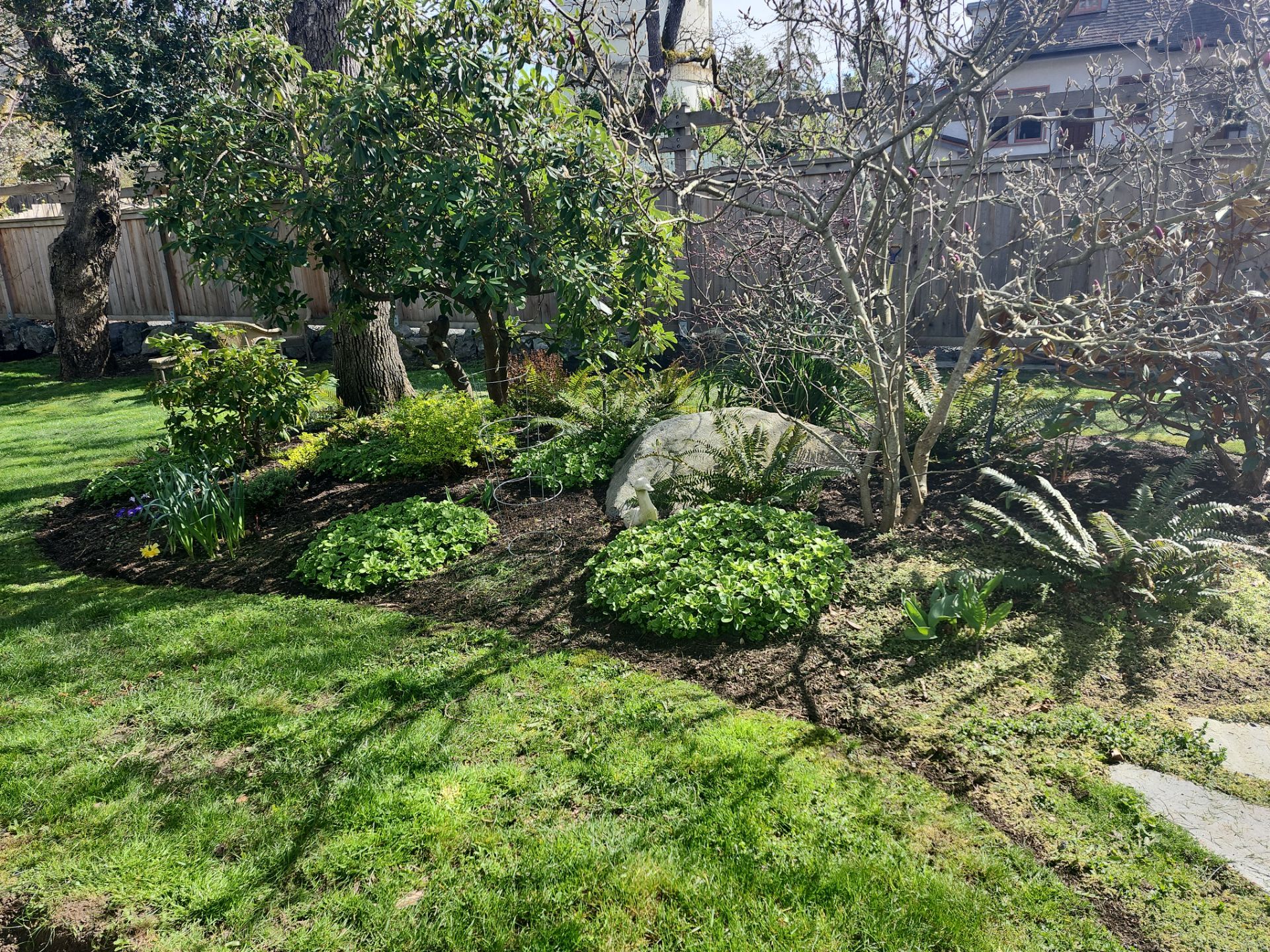Residence in Rockland by Habanero Garden and Exterior Care