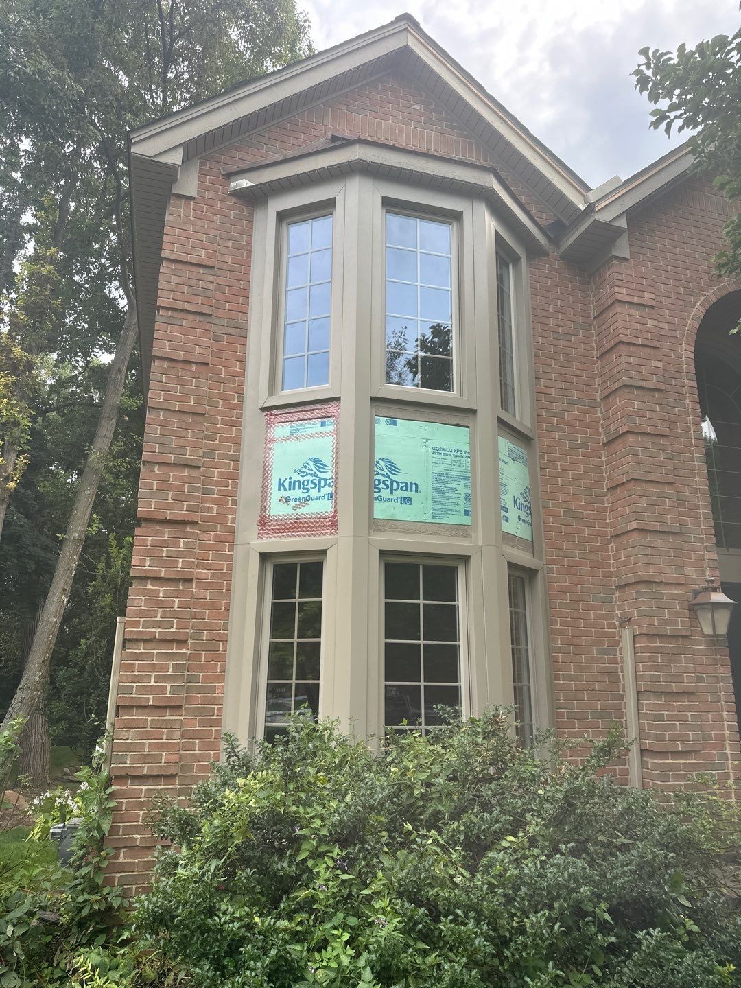 Roof Replacement using Owens Corning Peppercorn and Siding Replacement using Ascend Charcoal Smoke by 180 Contractors