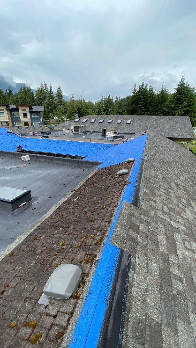 Residential ReRoofing Installation using OC Oakridge shingles by Top Notch Roofing Inc