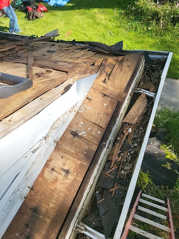 ATLAS PINNACLE COLOR: SUMMER STORM DRIP EDGE: WHITE by Eagle Eye Roofing