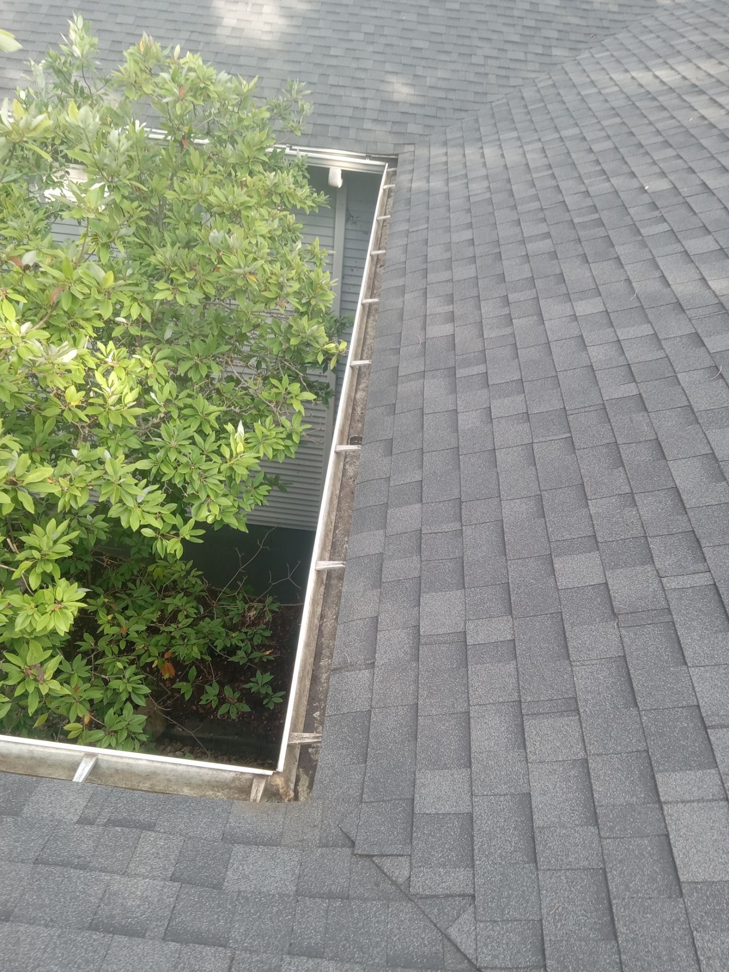 Commercial gutter cleaning Cincinnati after photo with clean gutters