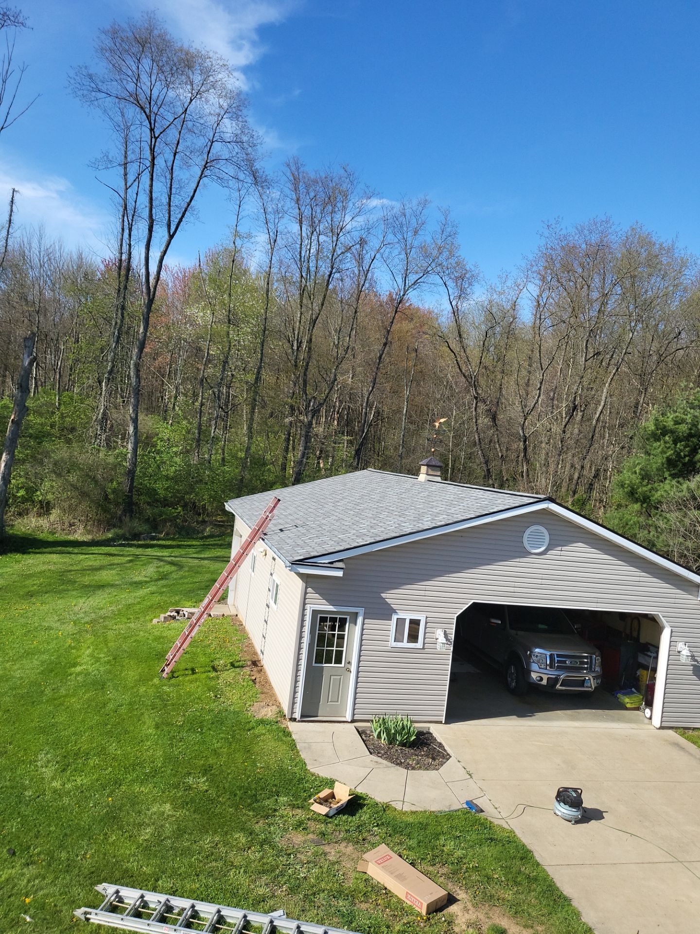 Atlas Pinnacle, Color, Coastal Granite, Drip Edge, Birch White by Eagle Eye Roofing
