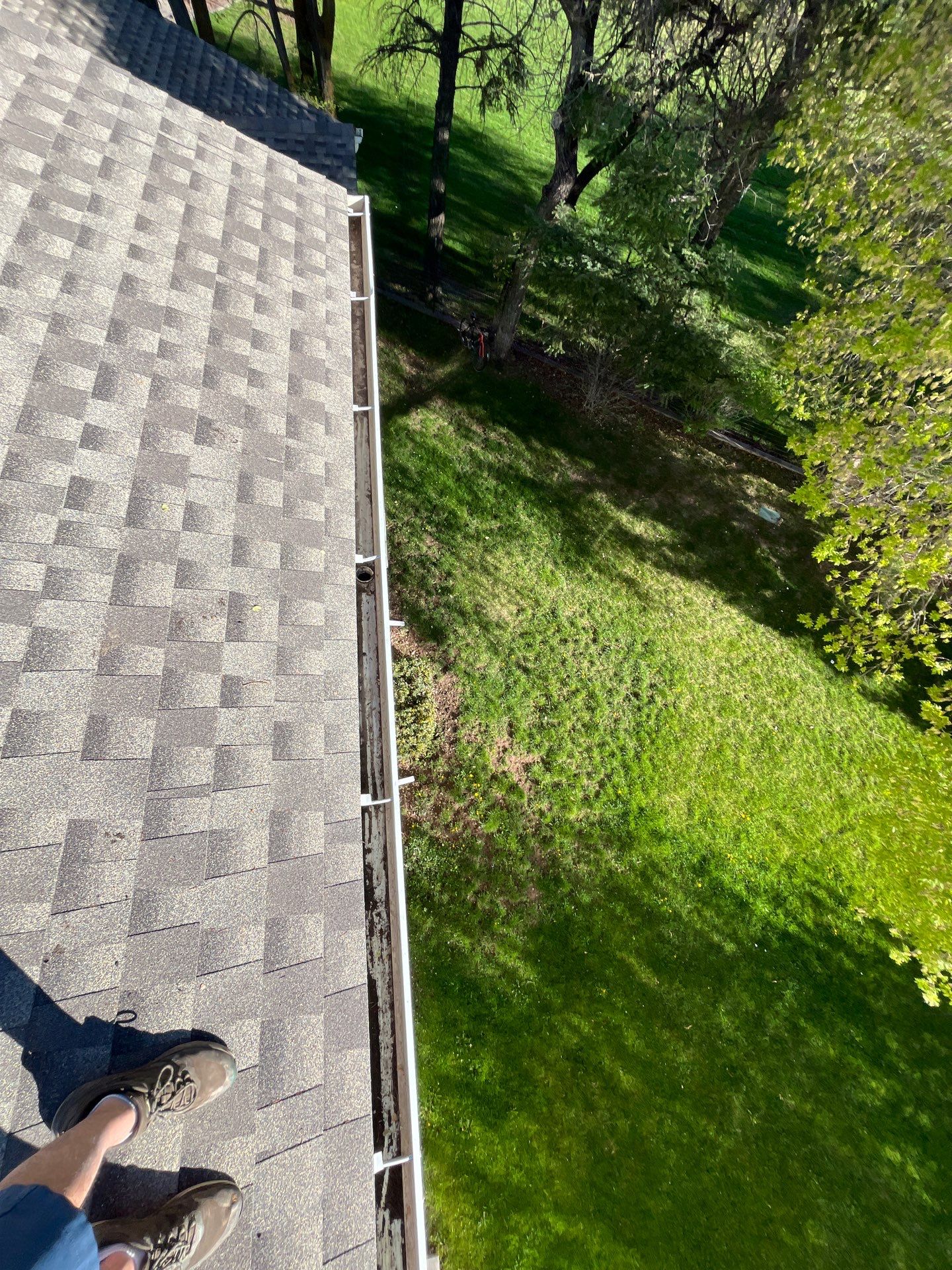 Commercial gutter cleaning Bozeman, MT after photo with clean gutters