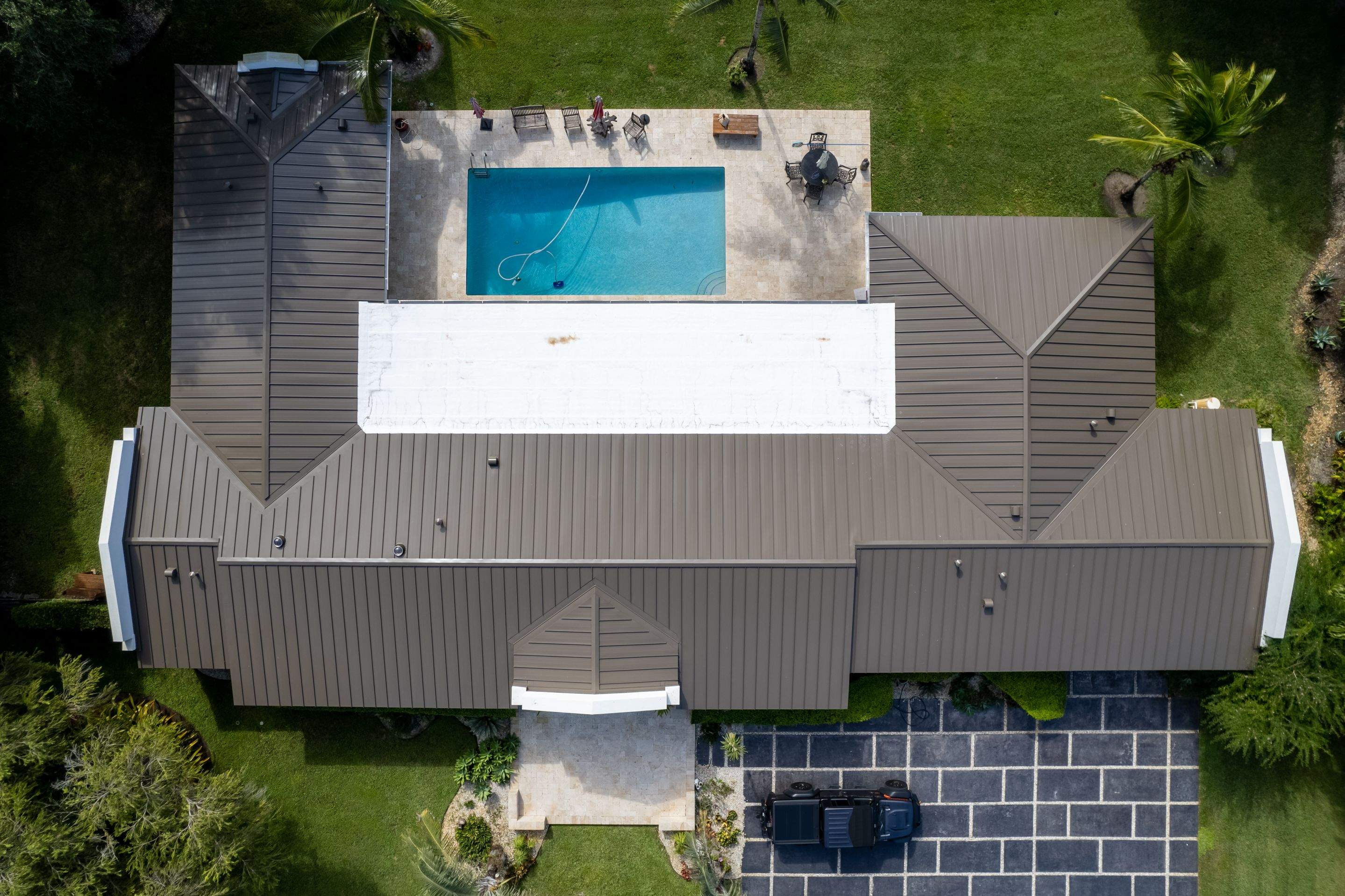 Metal Roof - Galvalume - Medium Bronze by Istueta Roofing