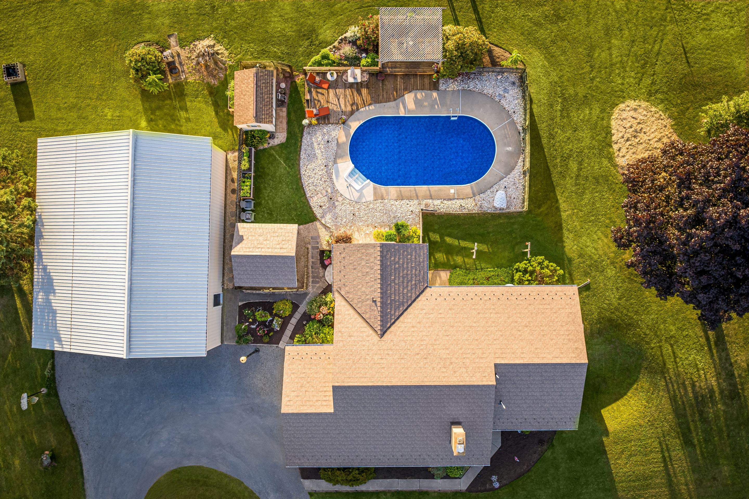 Metal roof-slate by Esh Builders