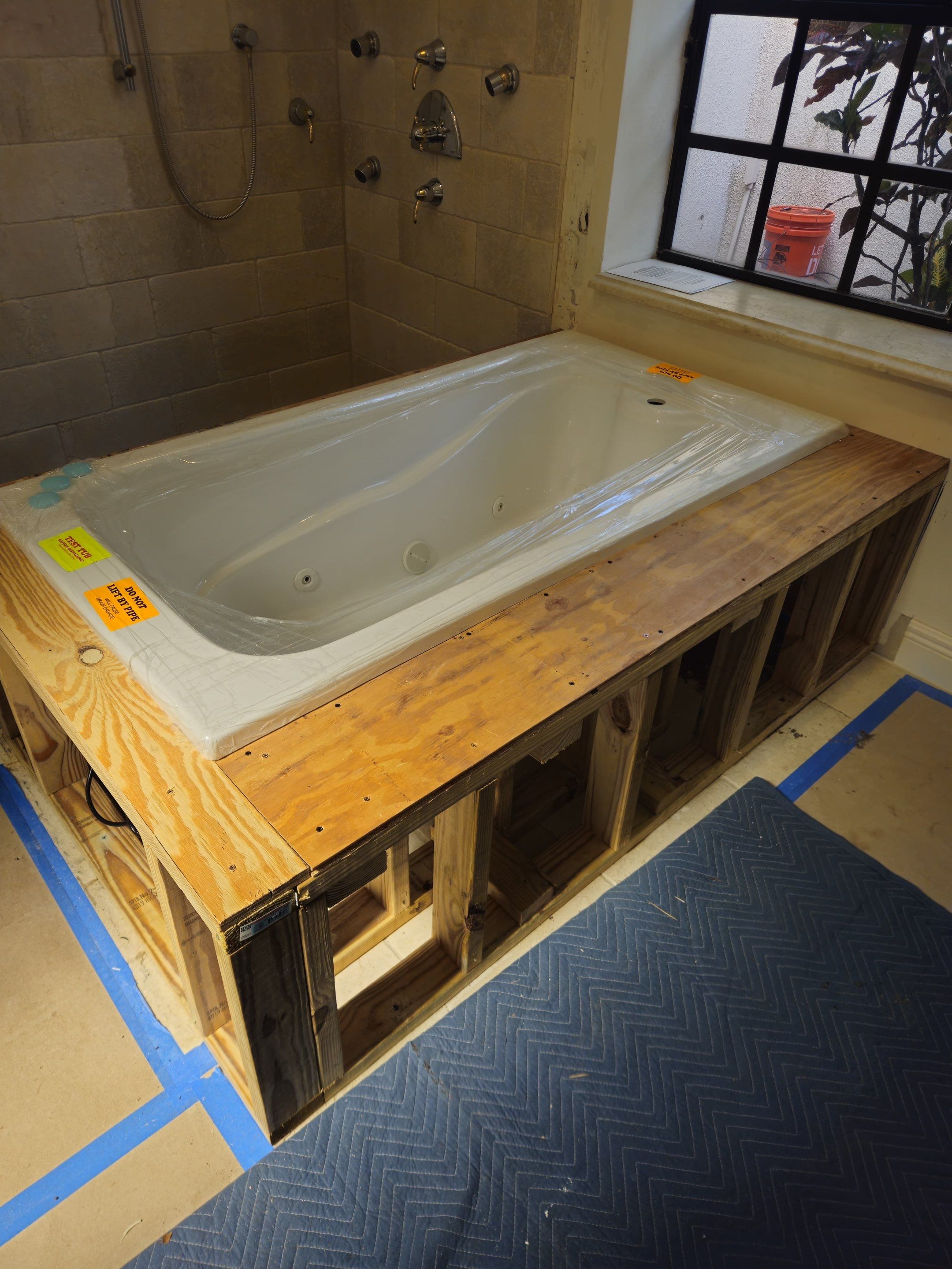 Roman Tub Remodel - Deerfield Beach by Hevi Tile