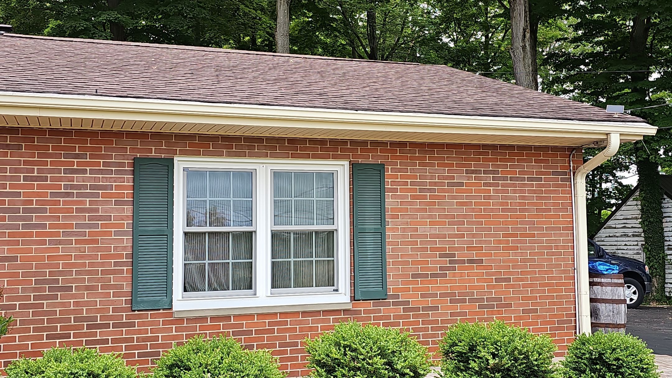 ATLAS PINNACLE COLOR: COASTAL GRANITE by Eagle Eye Roofing
