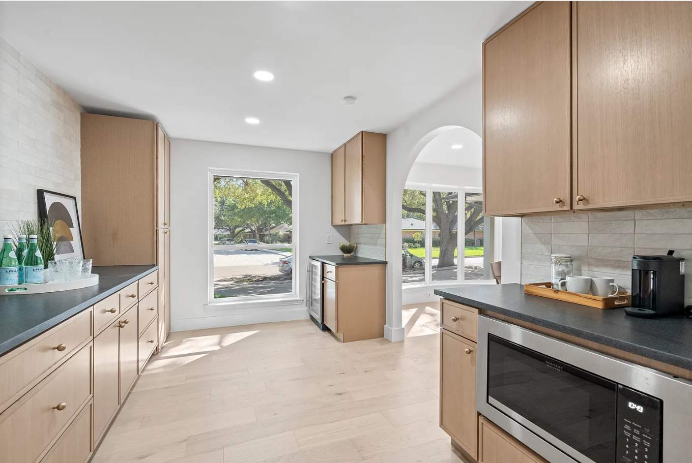 Layout-Loving Kitchen: Premium Cabinets Delivered in 7 Days Flat by Tibi Soli LLC