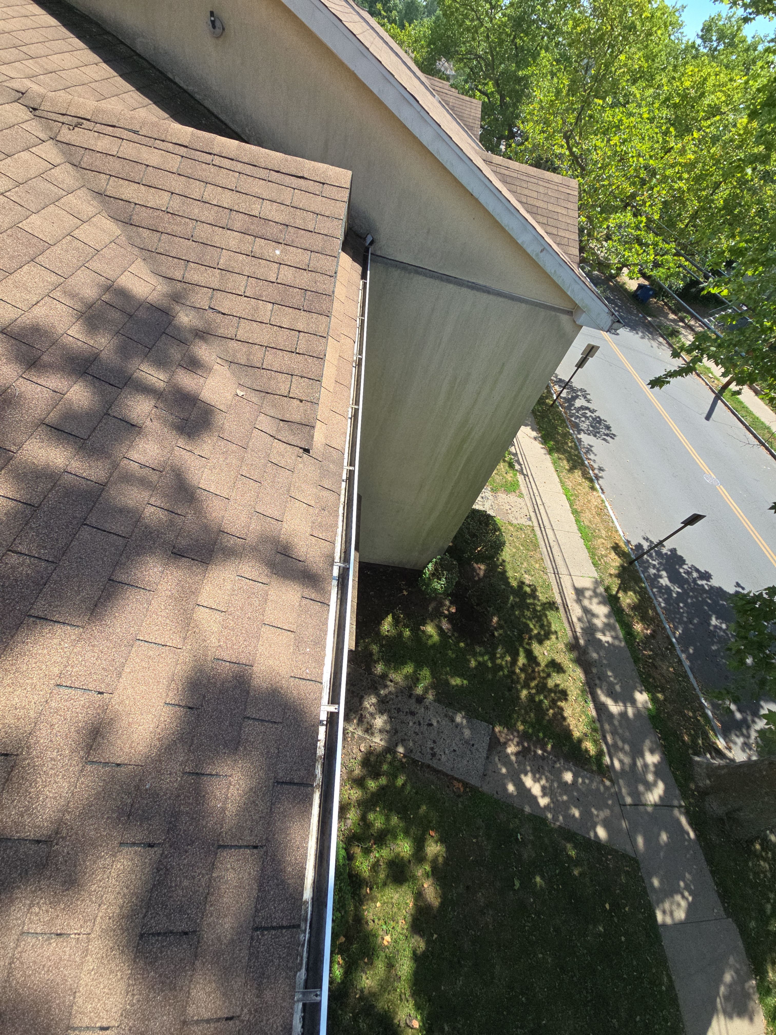 Commercial gutter cleaning Bridgeport after photo with clean gutters