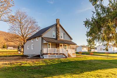 Metal roof-charcoal Metal siding-ash gray