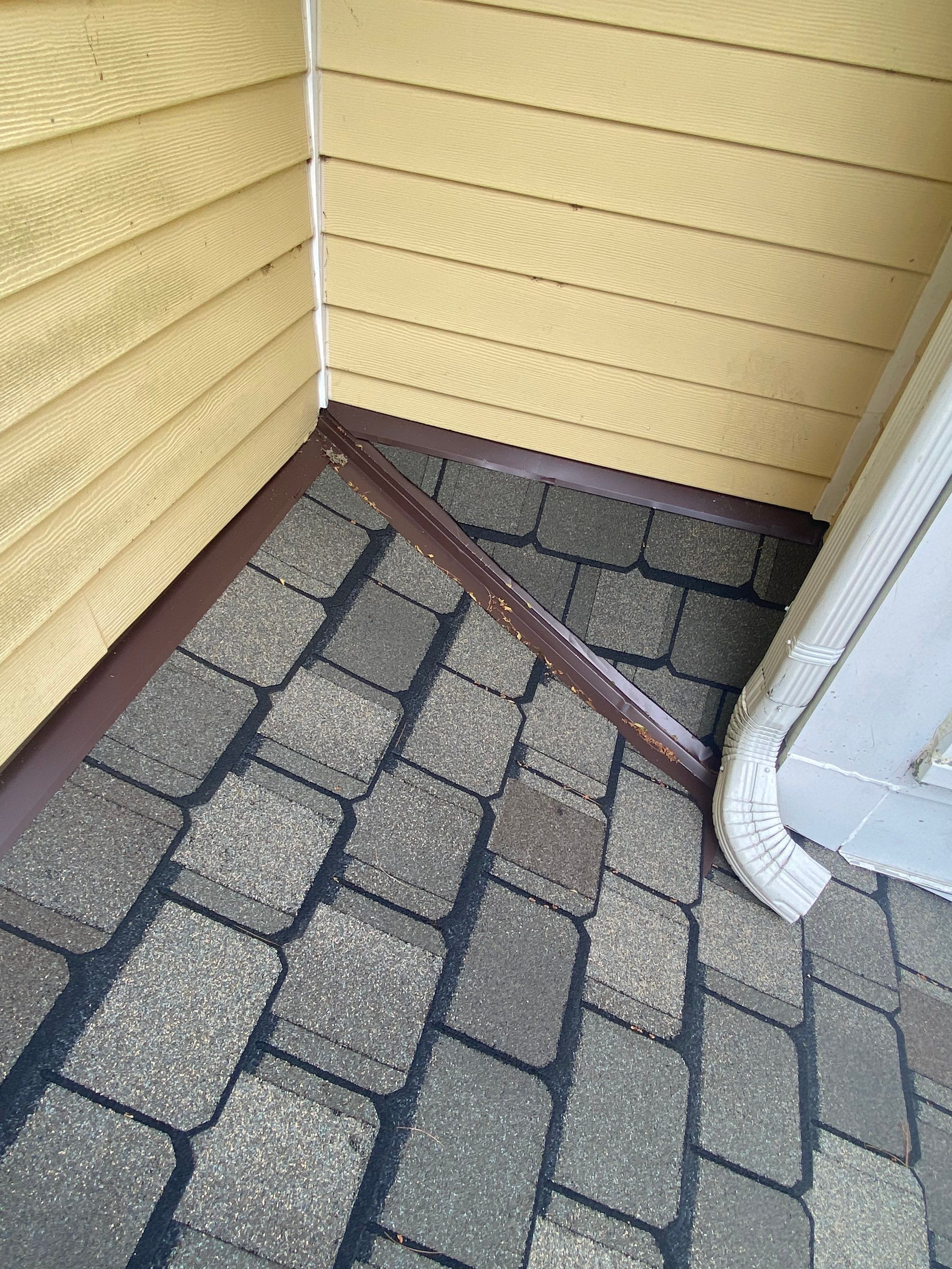 Arlington: CertainTeed Grand Manor Designer Shingles in Weathered Wood by RM Banning, Inc.