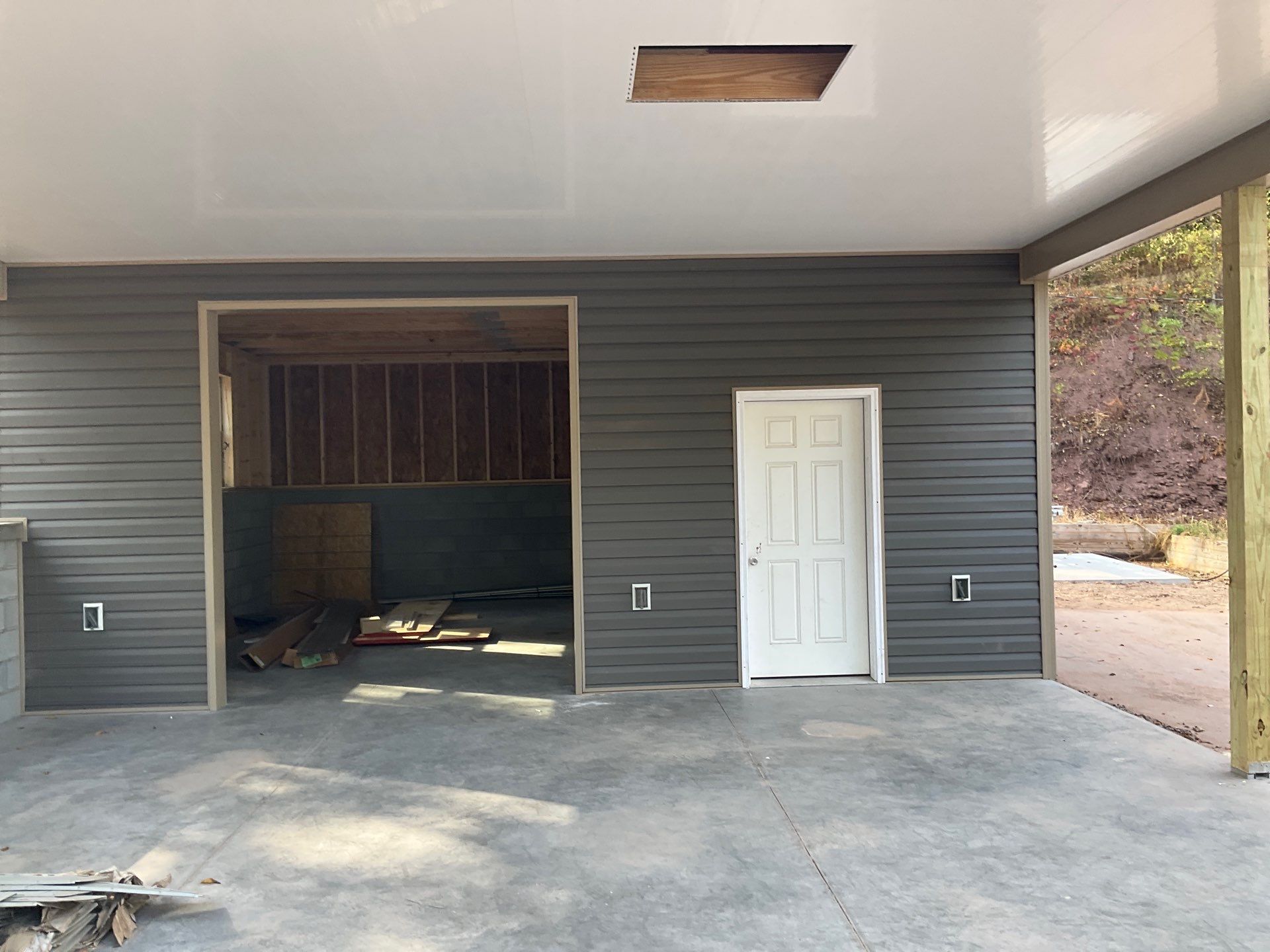 Detached Garage Construction with Vinyl Siding and Metal Roof by Esh Builders