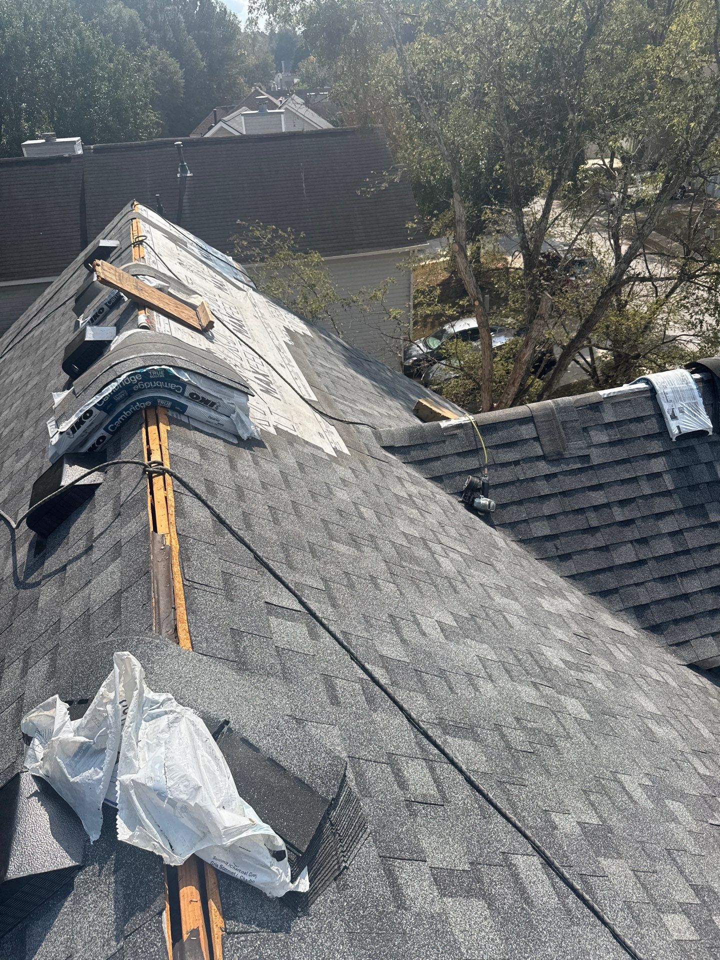 IKO Cambridge - Charcoal Gray by Elite Roofing LLC