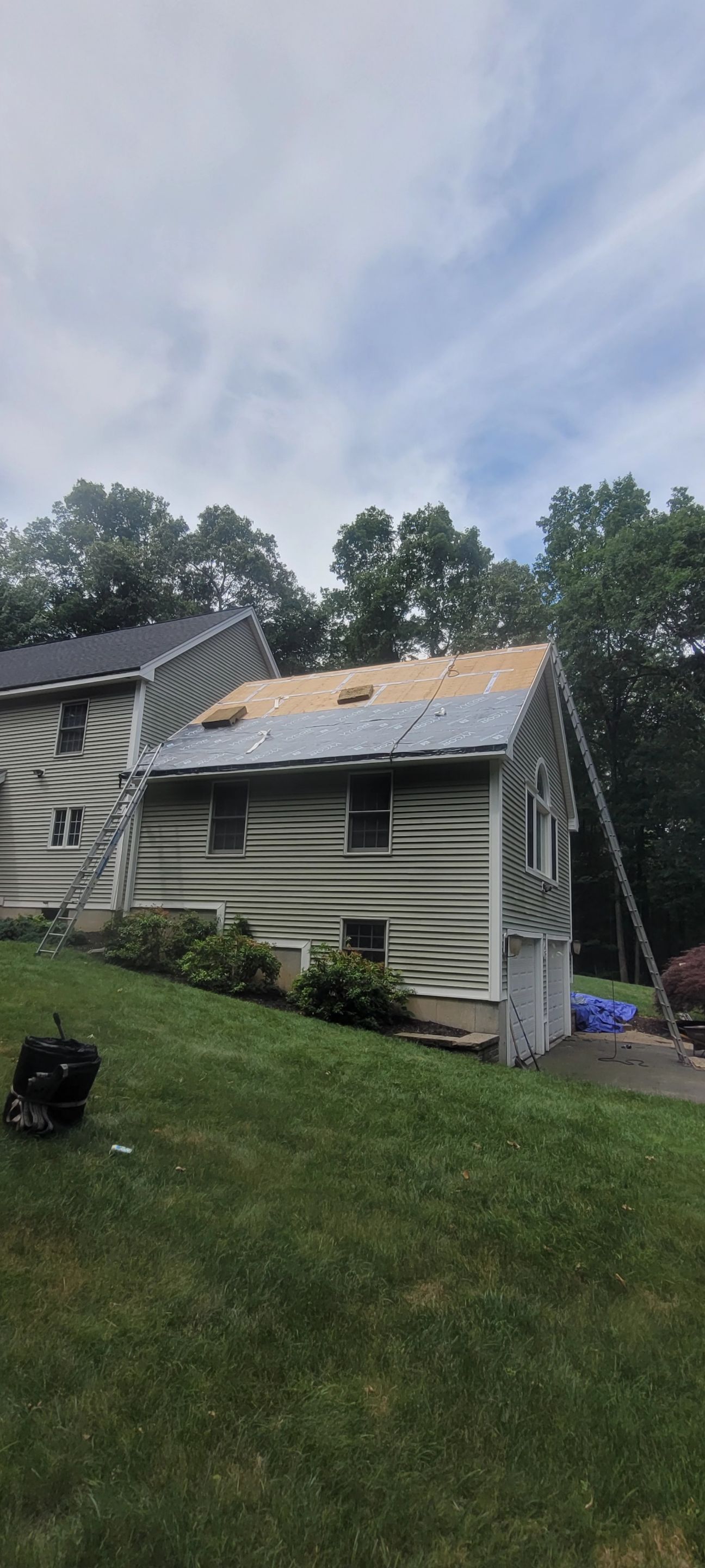 Homeowners in East Hampton, CT get a new roof by DiGiorgi by DiGiorgi Roofing and Siding Inc